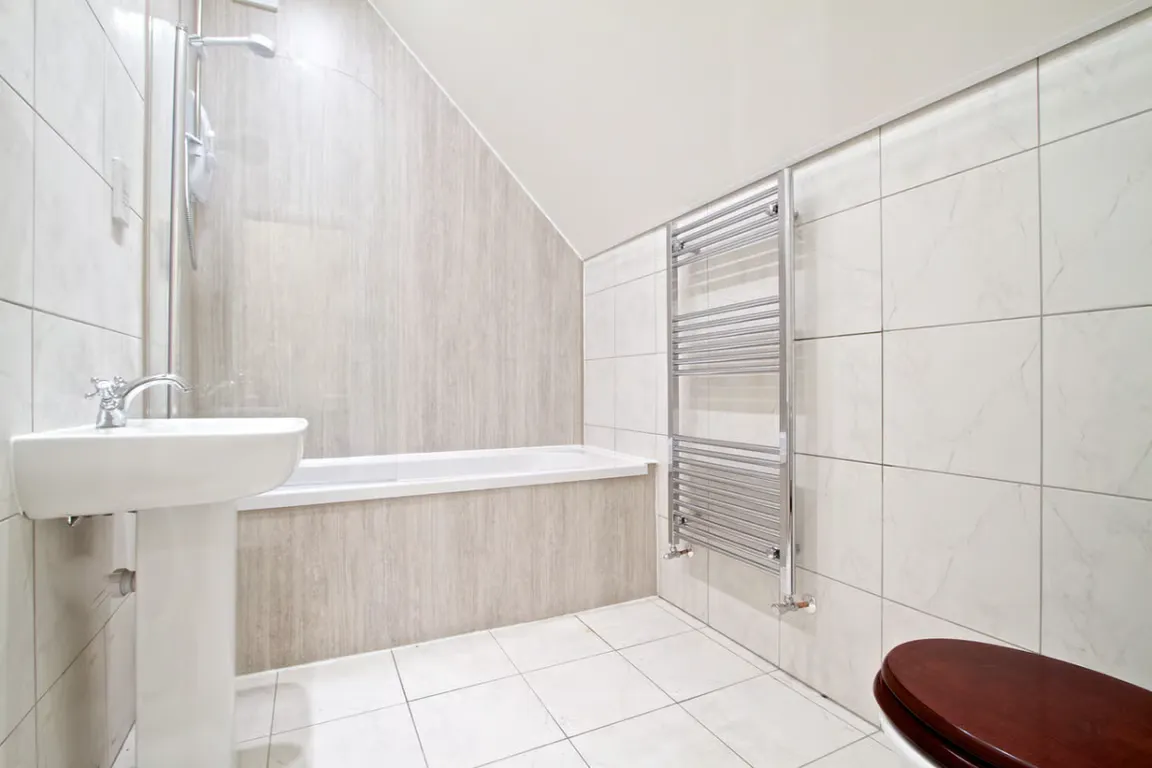 5 Bedroom Apartment BATHROOM 3