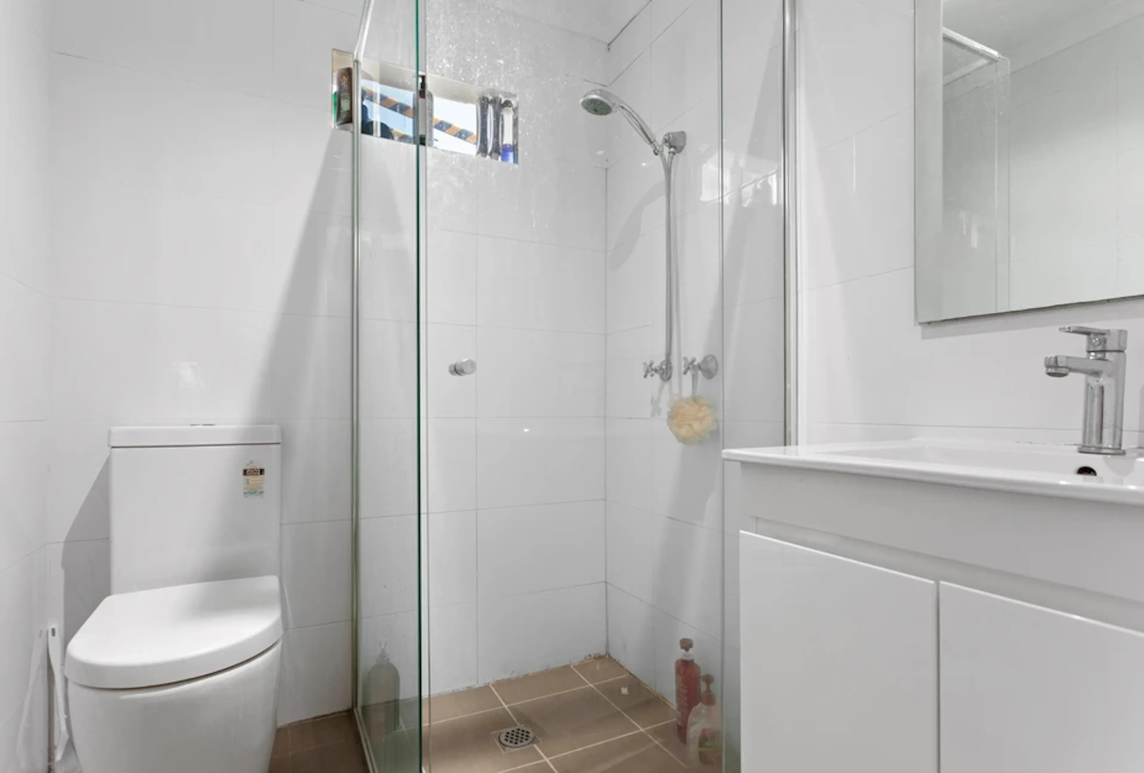 Room 10 Standard BATHROOM 3