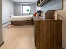 scotway-house-1-glasgow-Standard Ensuite