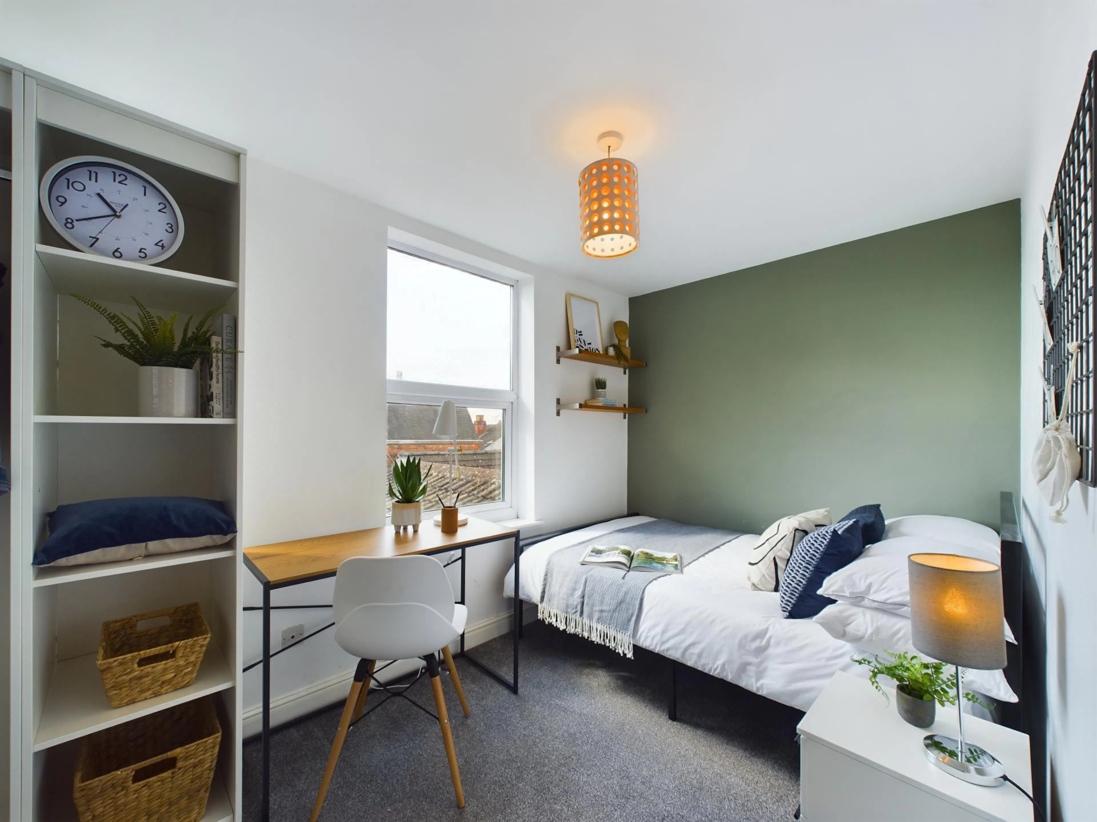 6 Bed Apartment ROOM 1