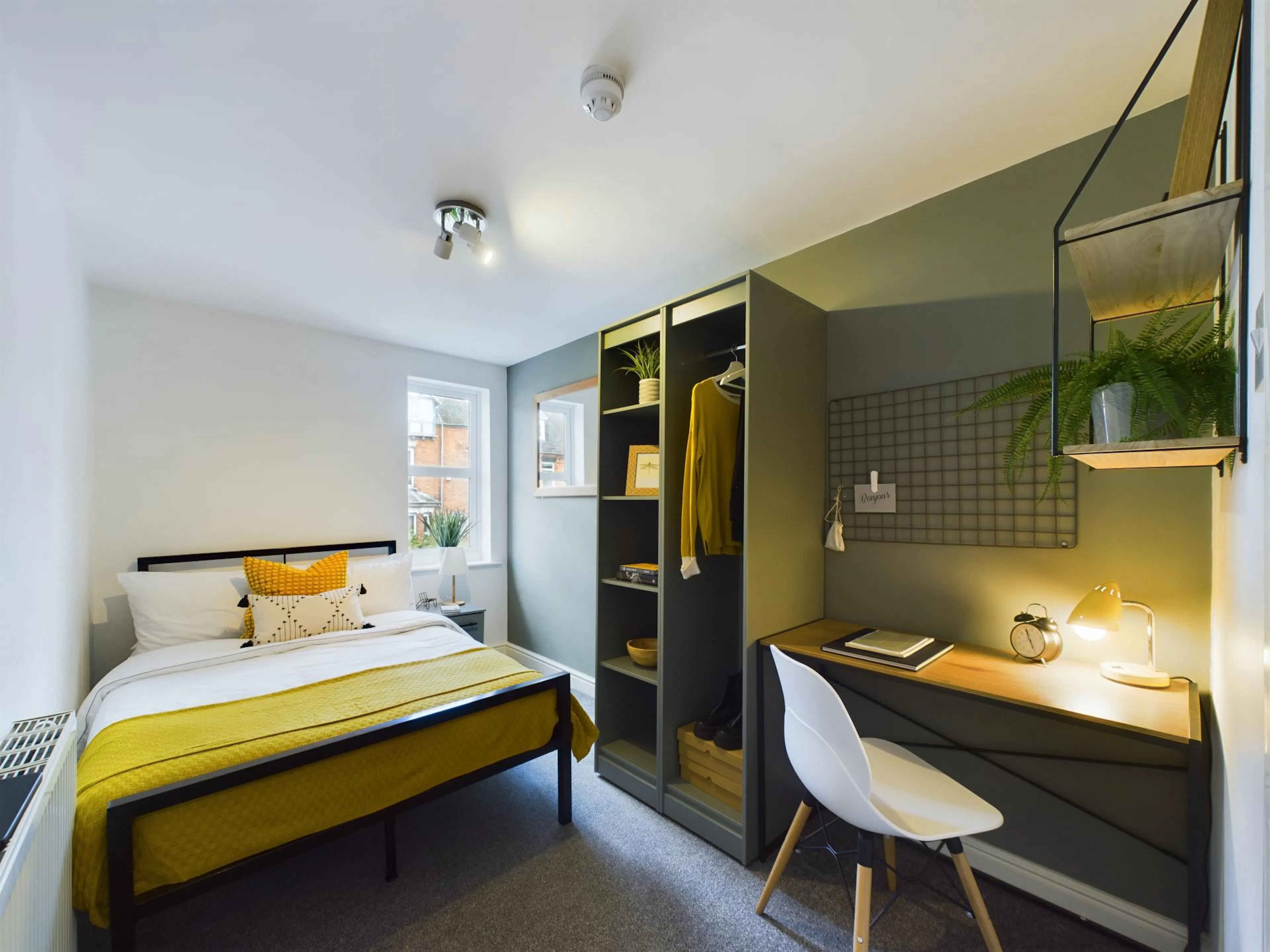 6 Bed Apartment ROOM 2