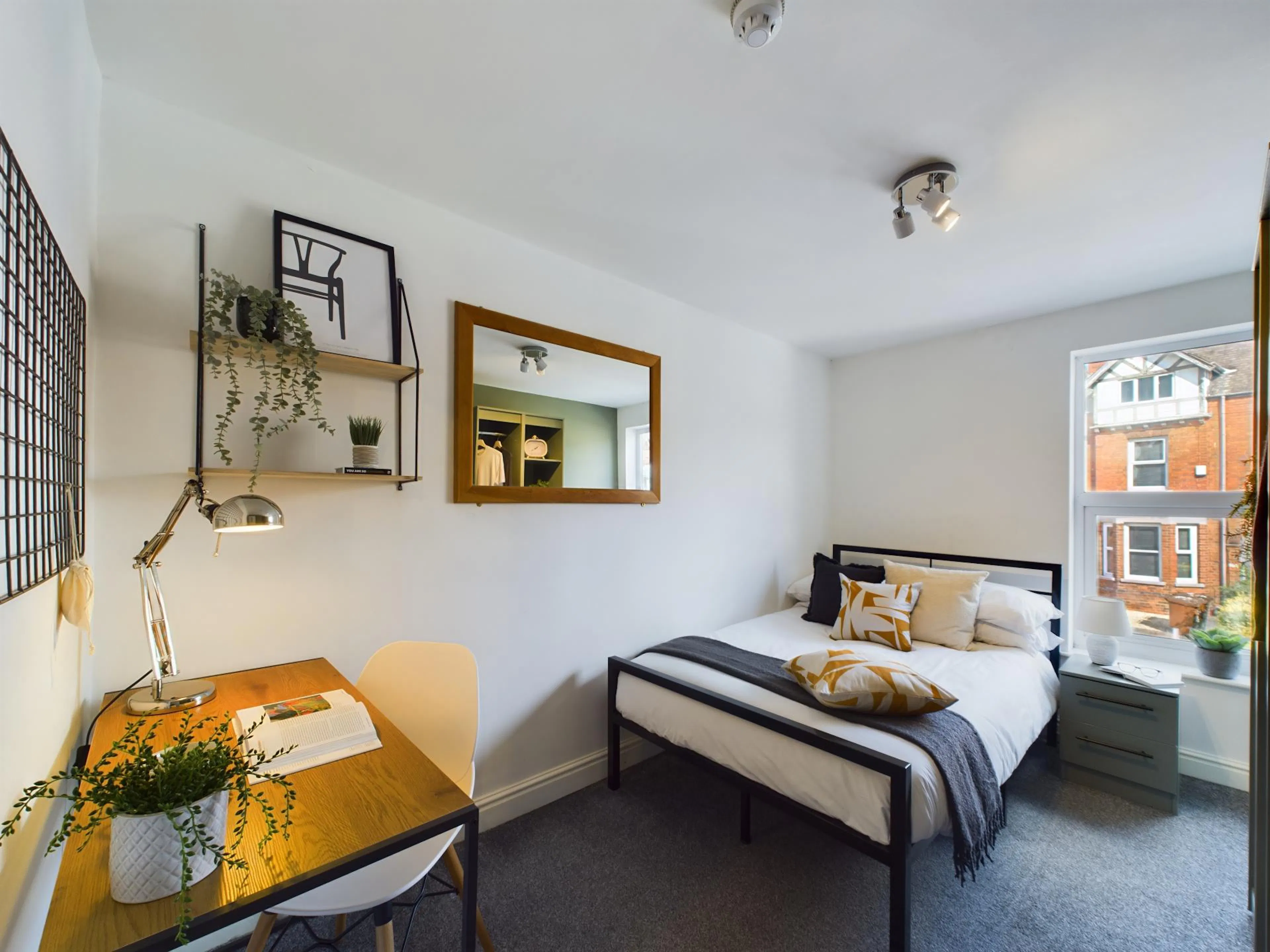 6 Bed Apartment ROOM 3