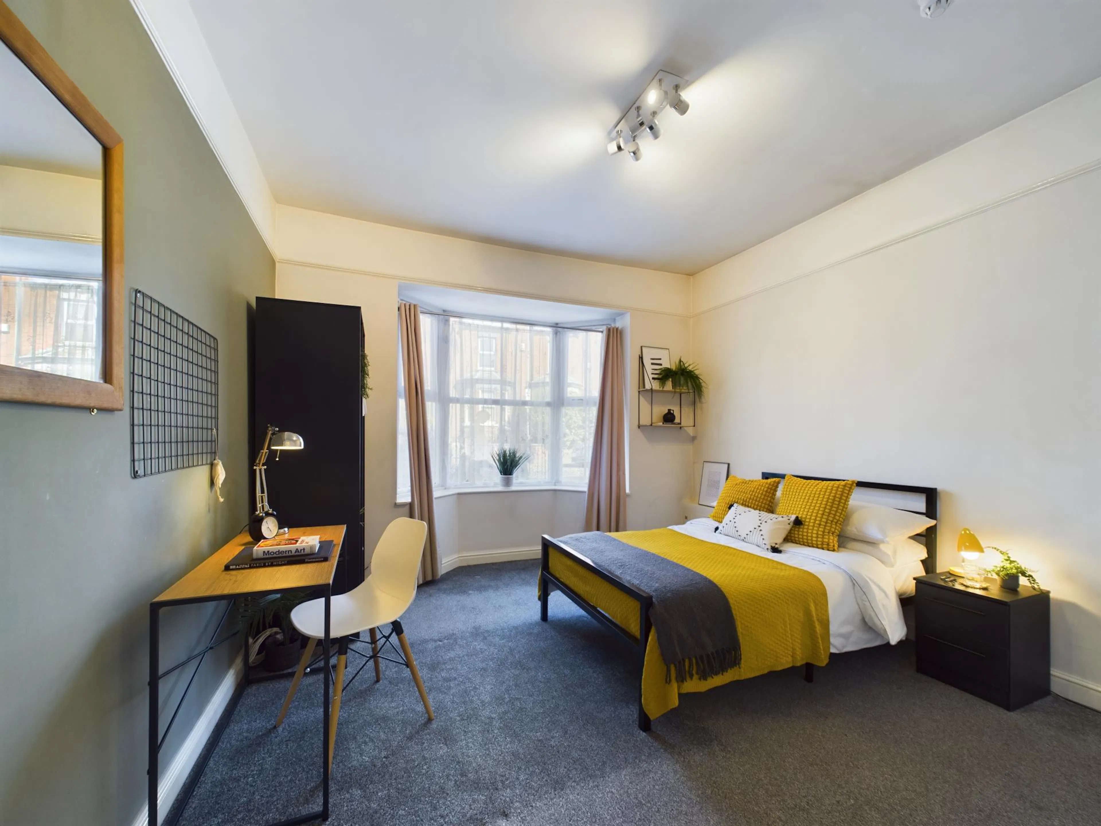 6 Bed Apartment ROOM 4