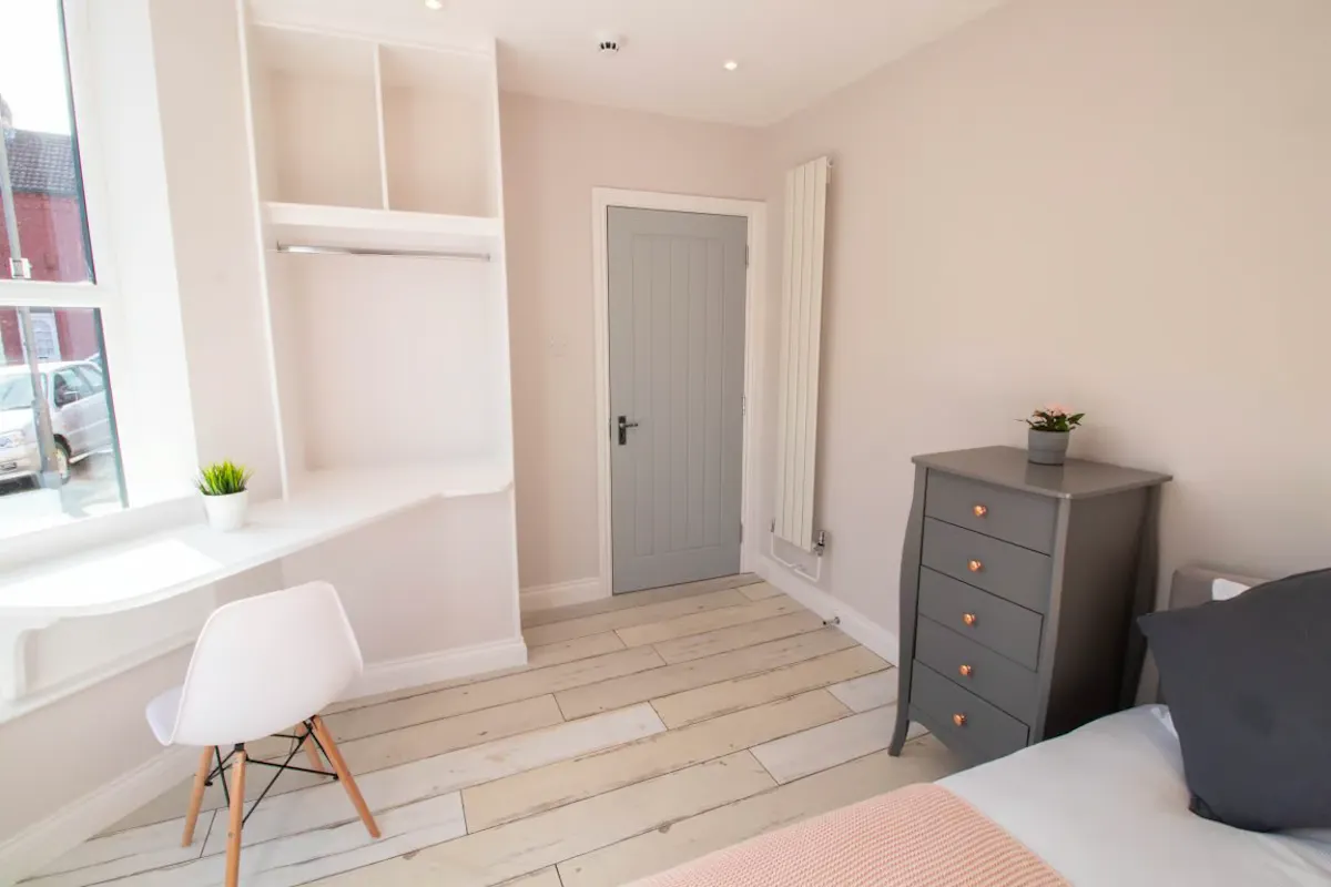 6 Bedroom Apartment ROOM