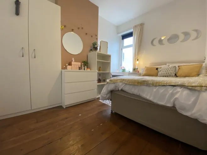 5 Bedroom Apartment ROOM 2