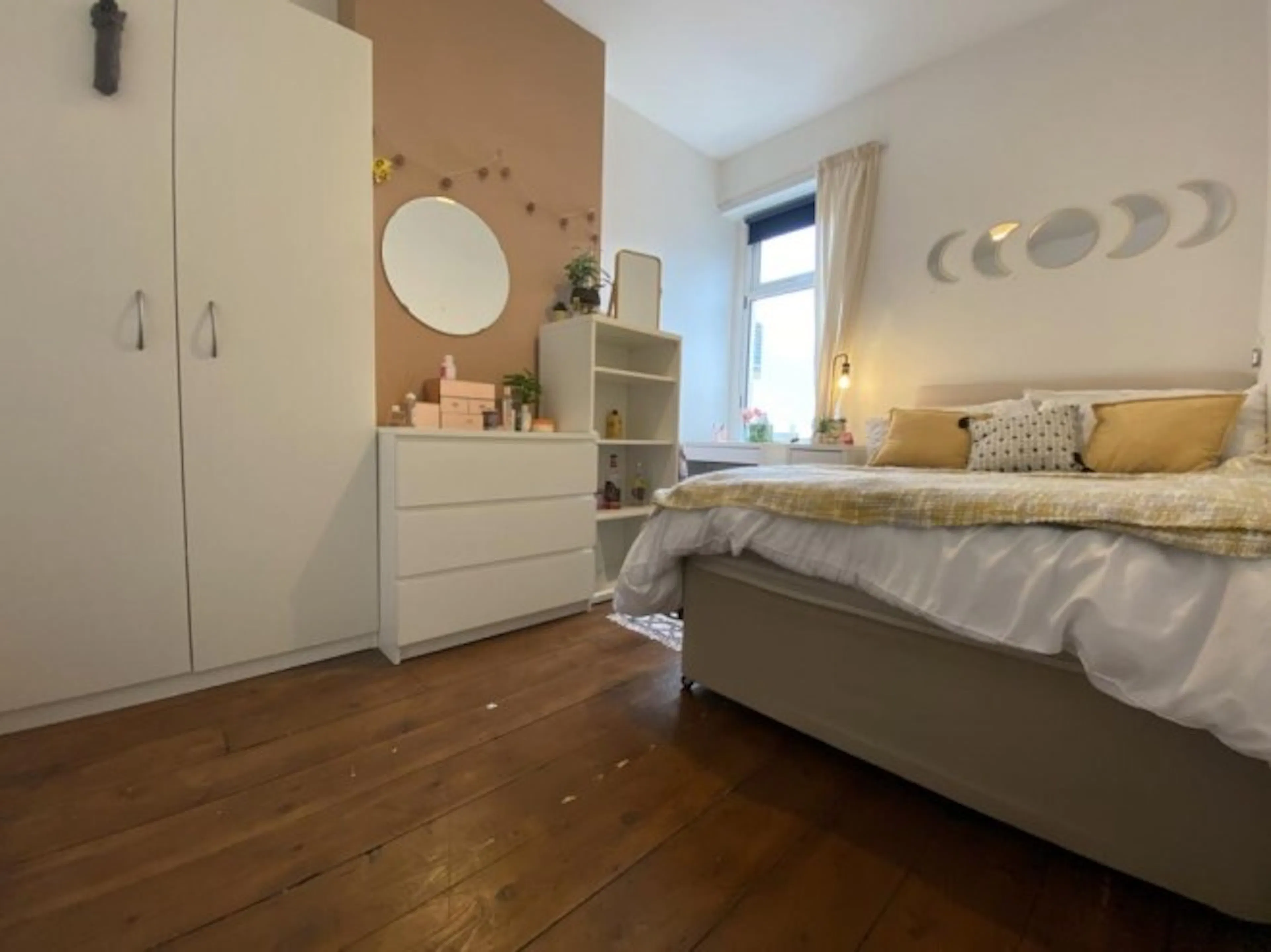 5 Bedroom Apartment ROOM 2