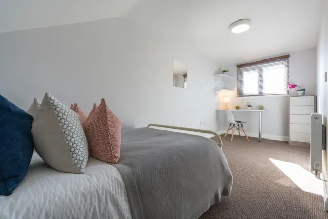 6 Bedroom Apartment room image 1