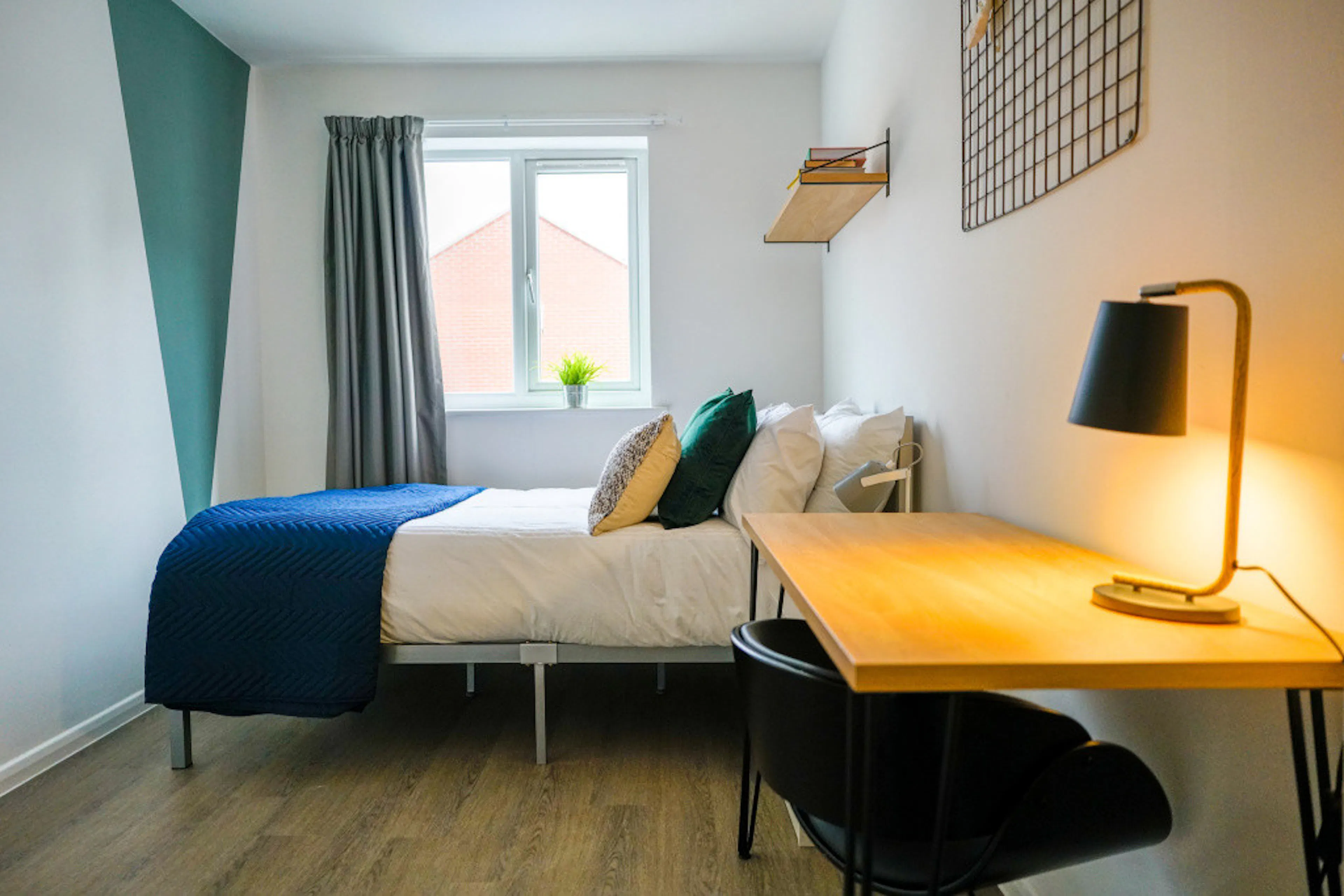7 Bed Apartment ROOM 2