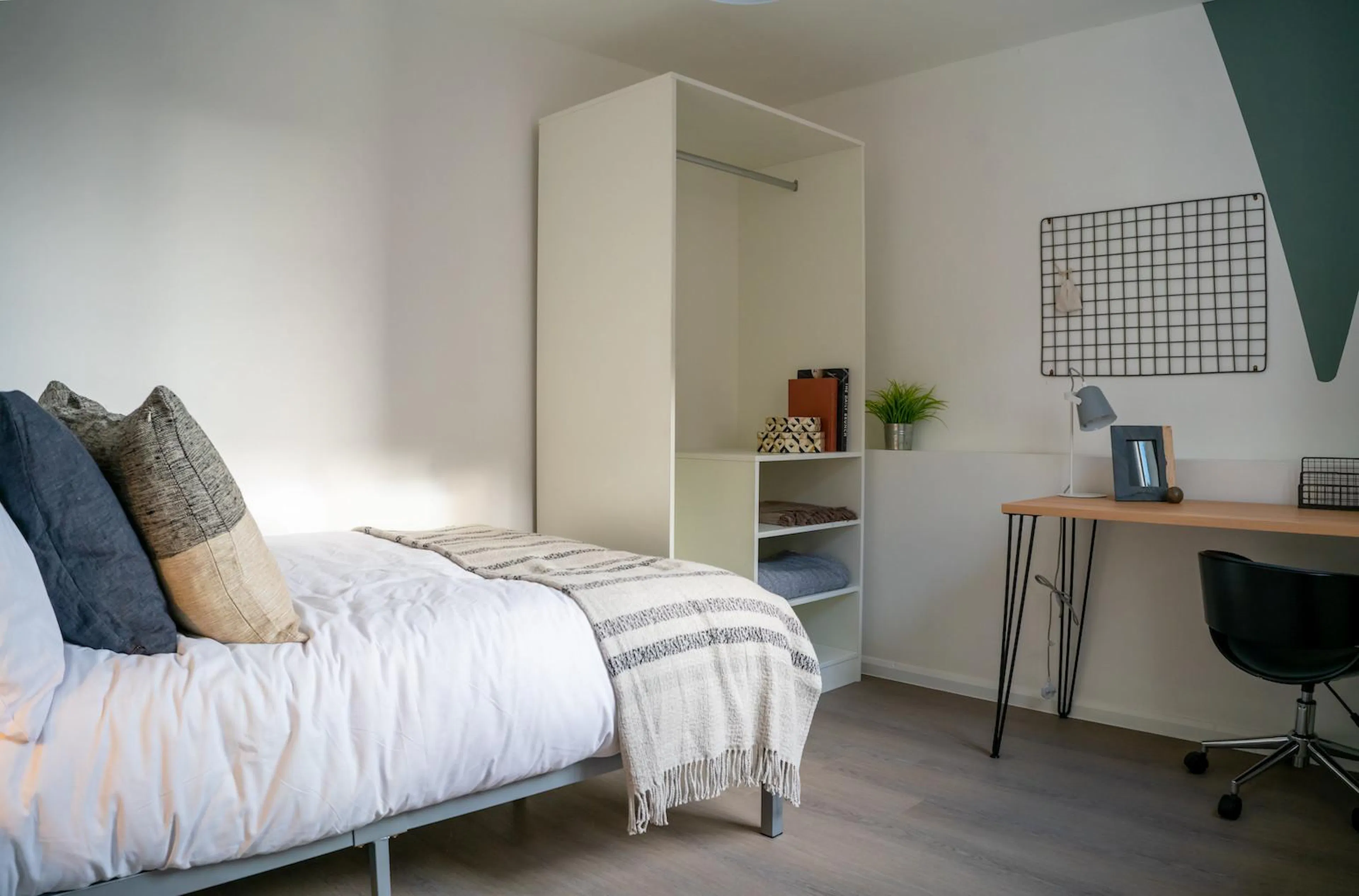 5 Bed Apartment ROOM 3