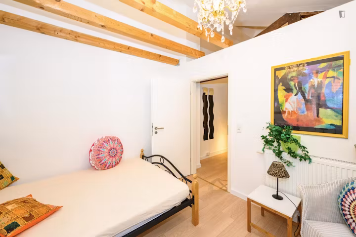 estermannstrae-bonn-Comfortamble double bedroom in a 4-bedroom apartment-1