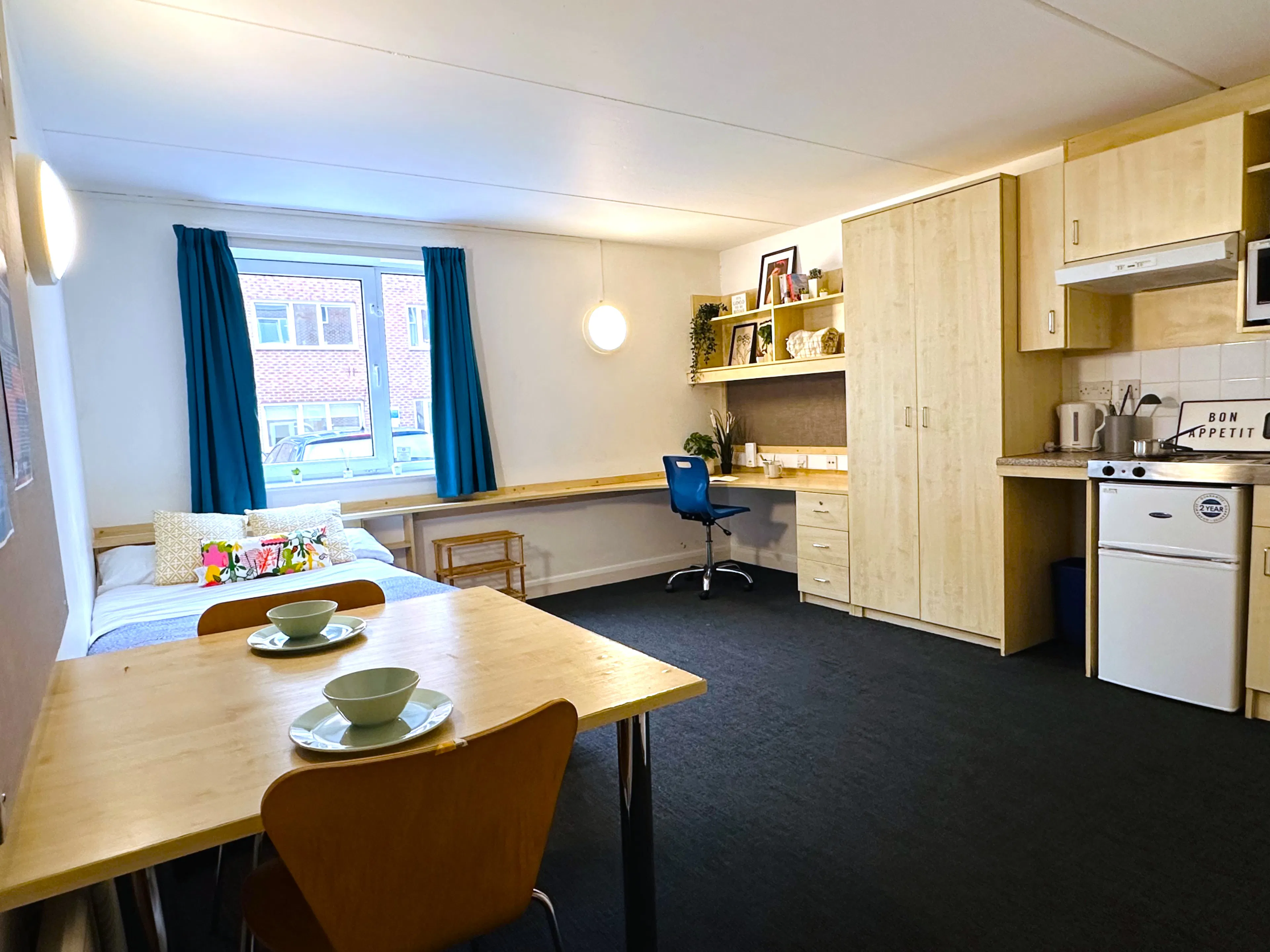 Large Ensuite Studio KITCHEN 3