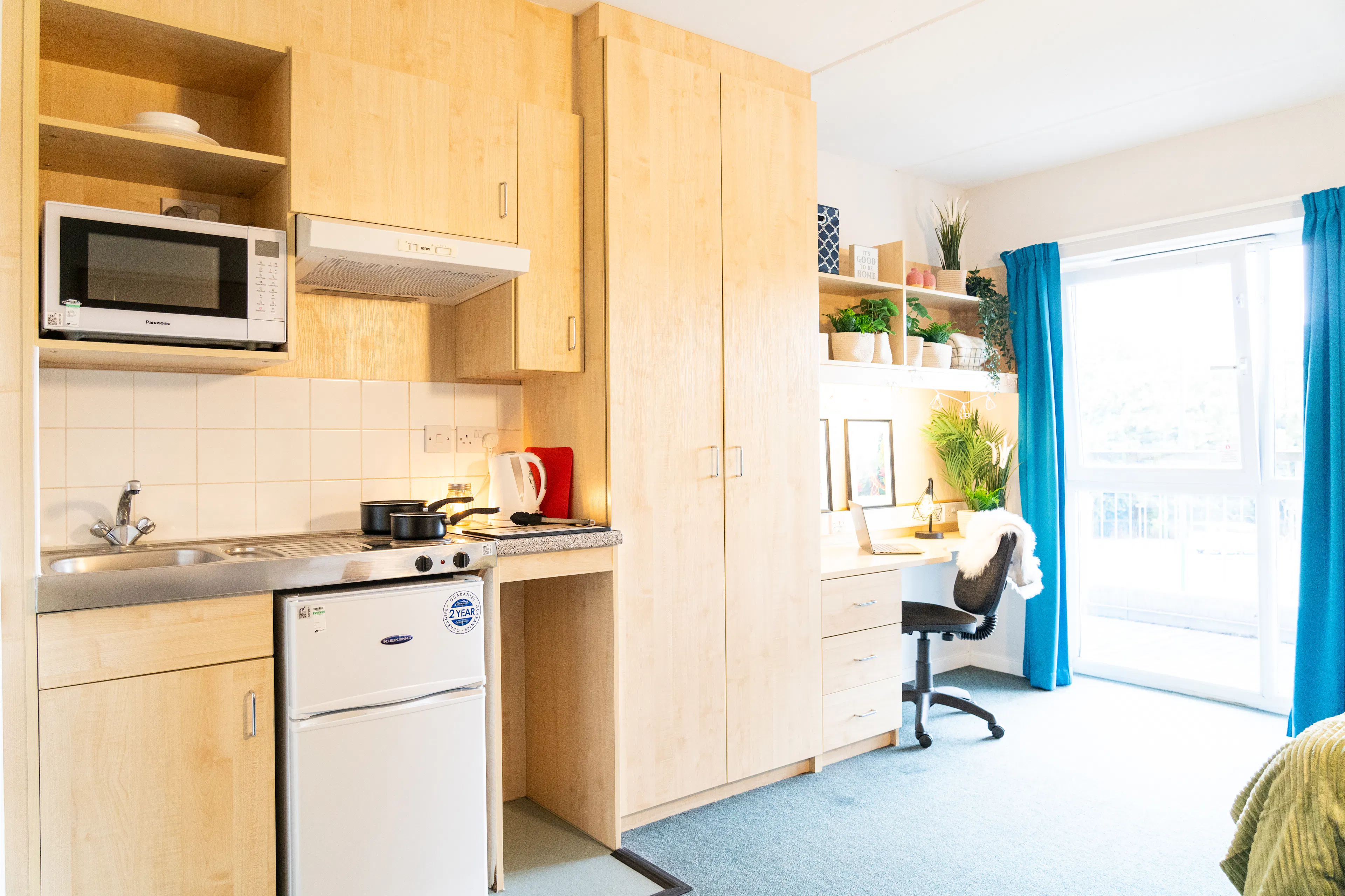 Large Ensuite Studio ROOM 1