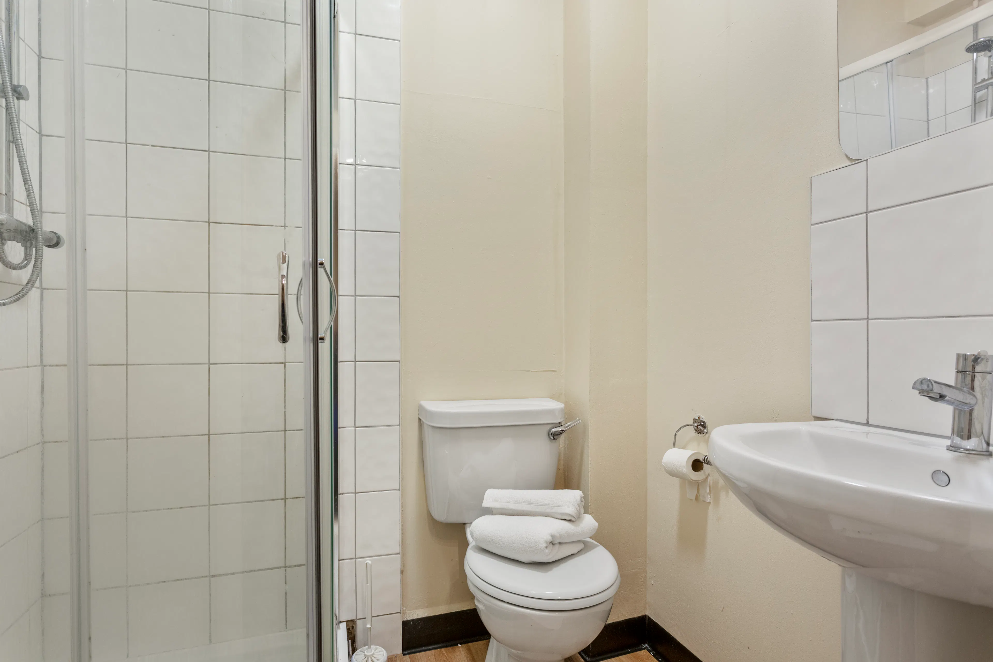 BATHROOM BATHROOM 4