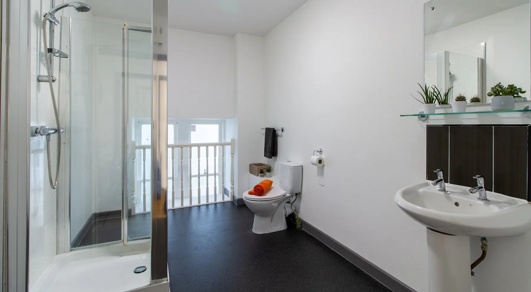 Bronze Double Room BATHROOM 1