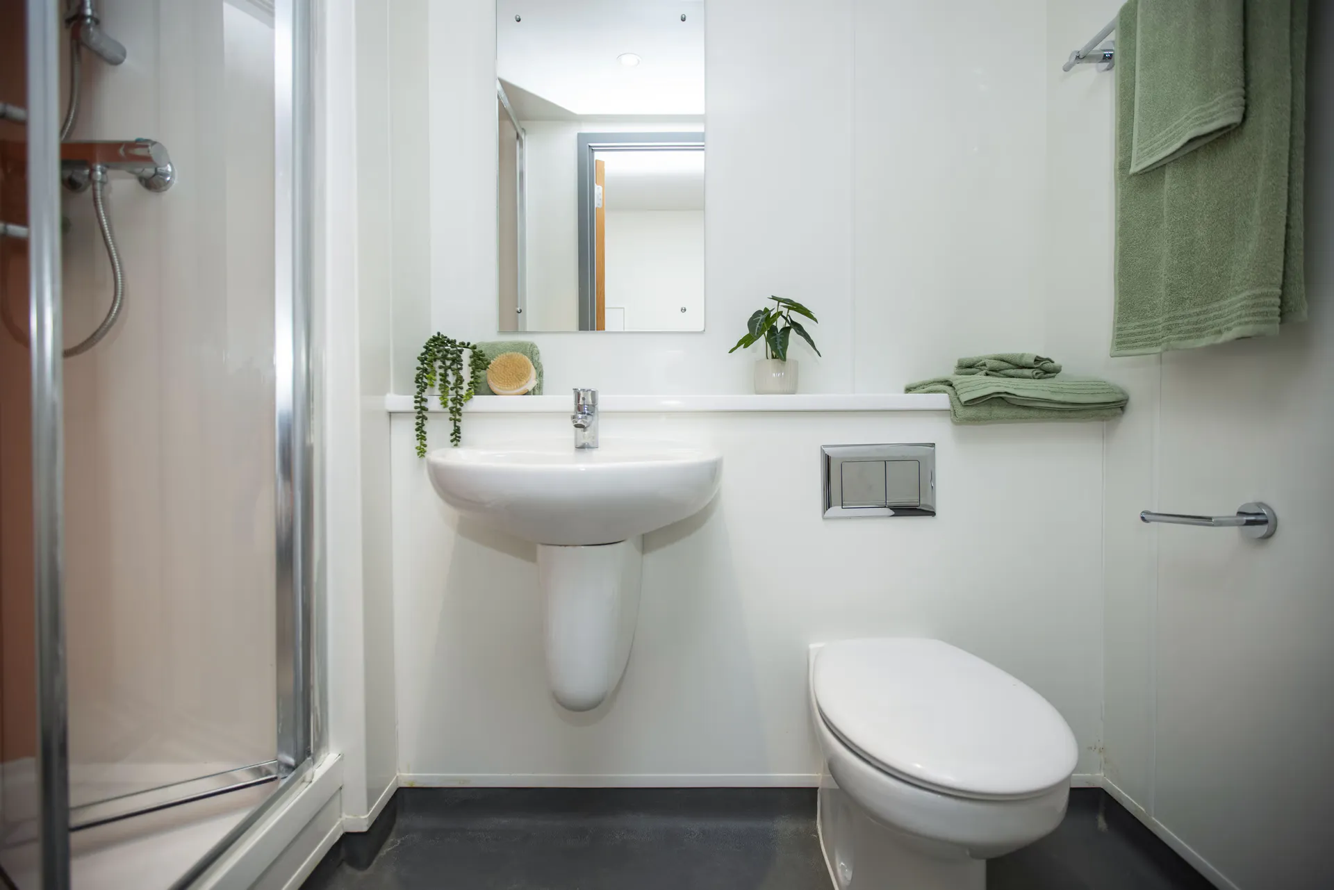 Bronze Ensuite Mid Level