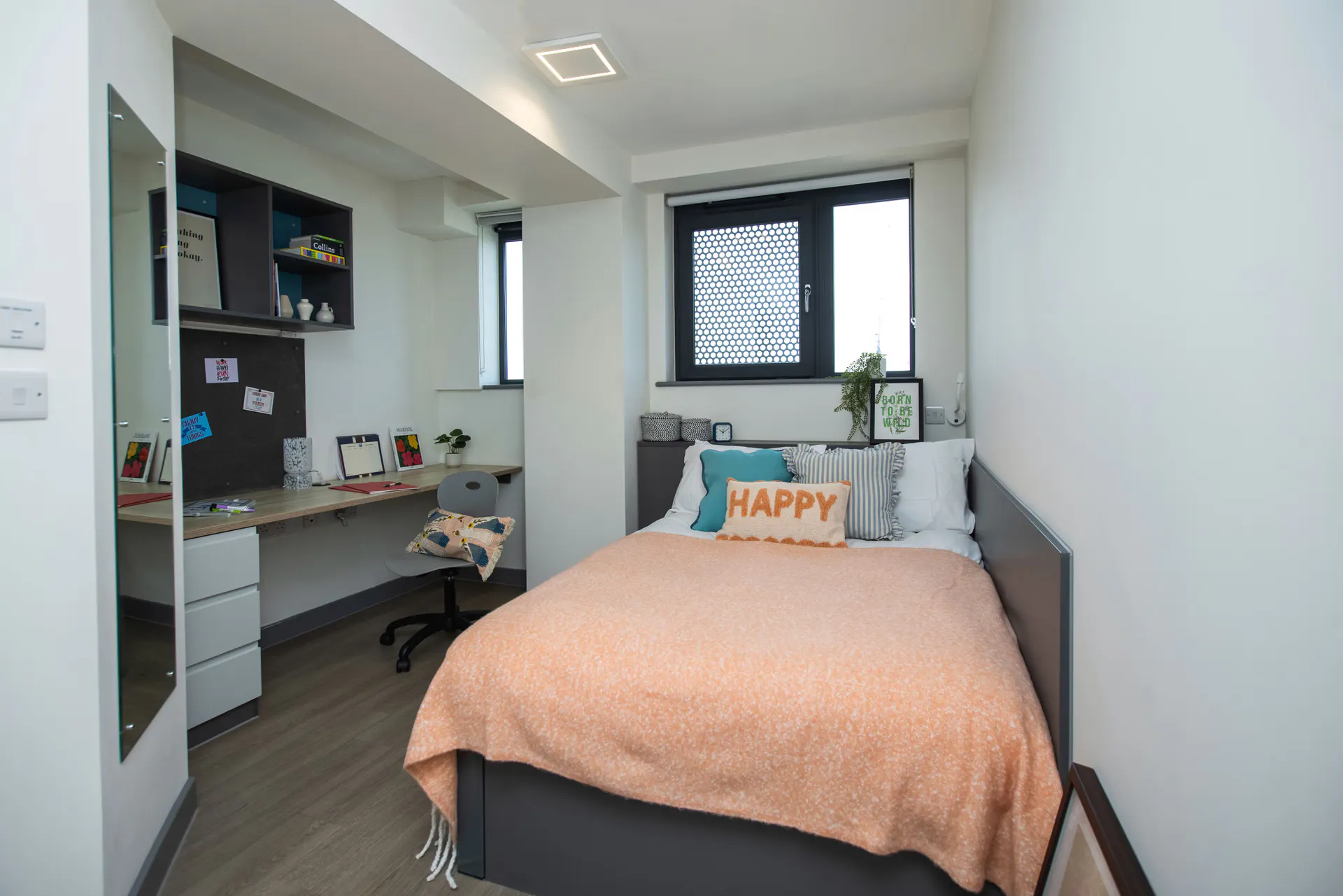 Bronze Ensuite Mid Level