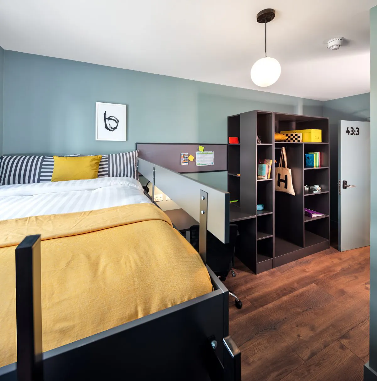 ROOM ROOM