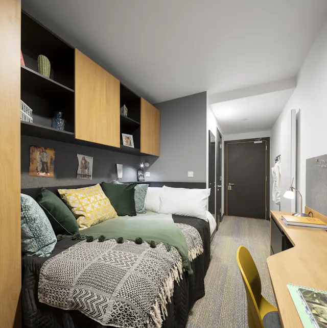 Bronze Plus Ensuite (7 bed) room image 1