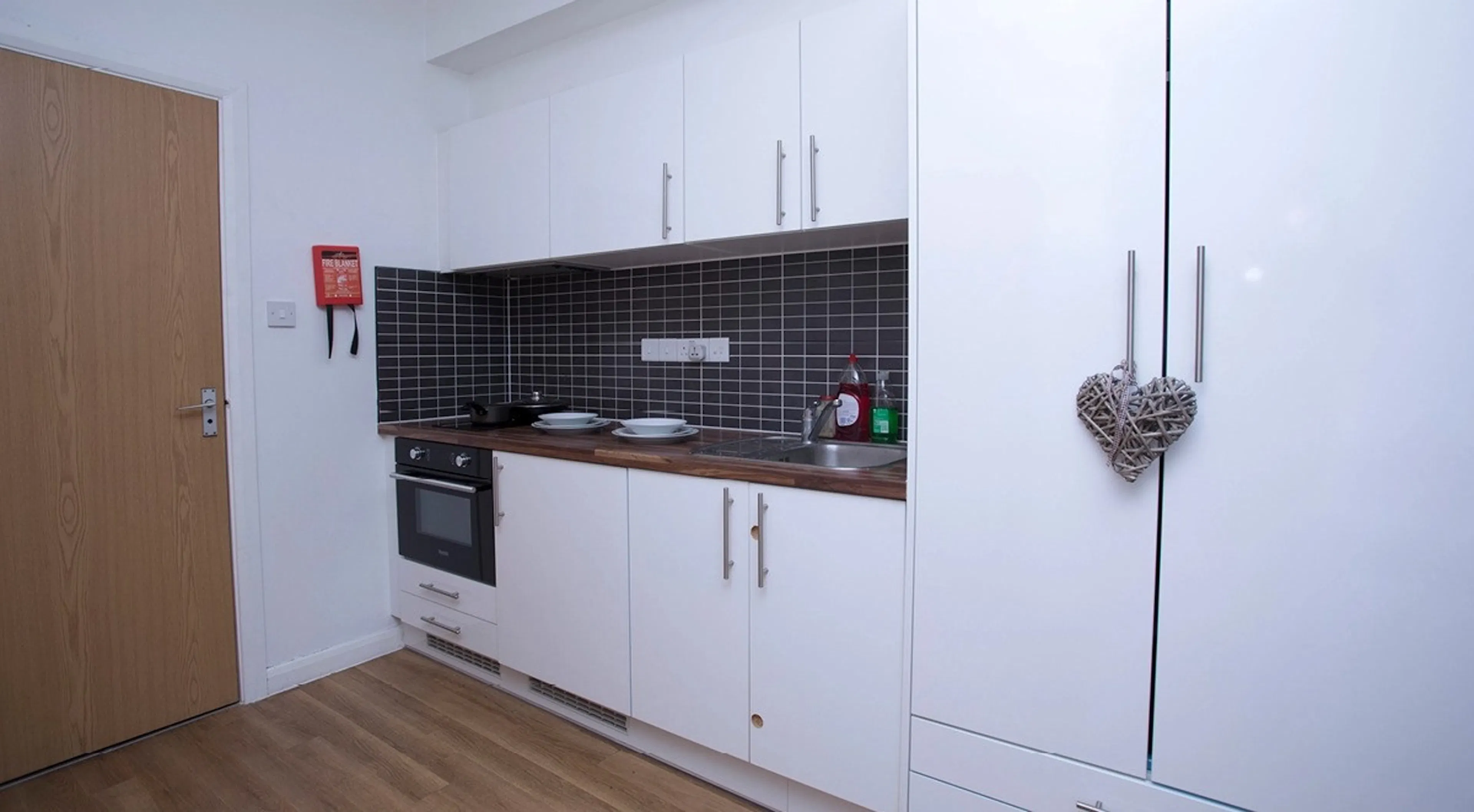 Bronze Plus Studio KITCHEN 1