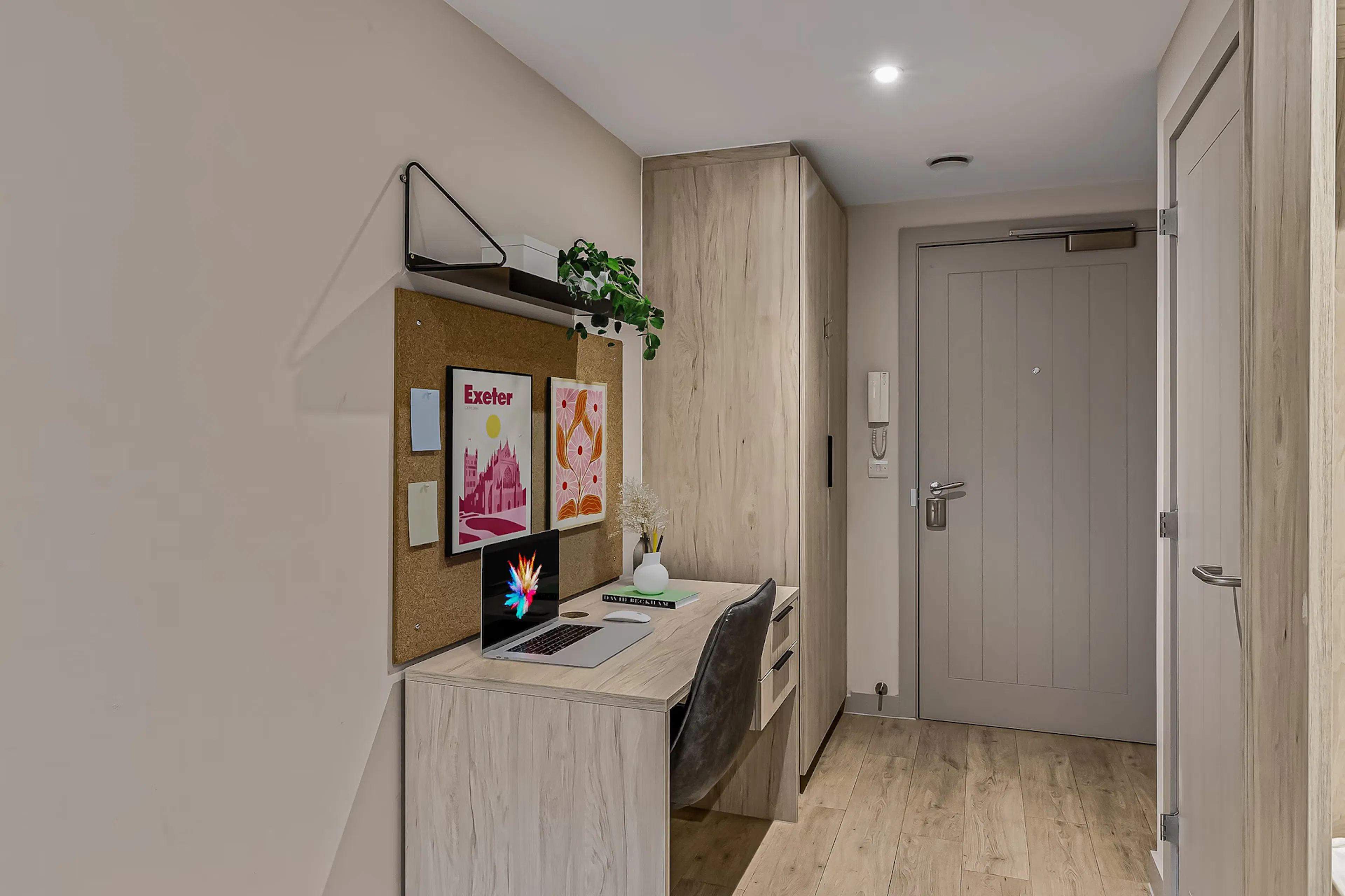 Bronze Studio ROOM 1