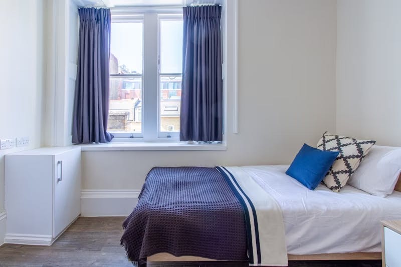 bloomsbury-janet-poole-house-london-Bronze Twin Ensuite Room