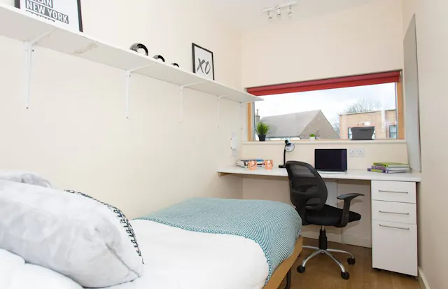 Basic Ensuite room image 1