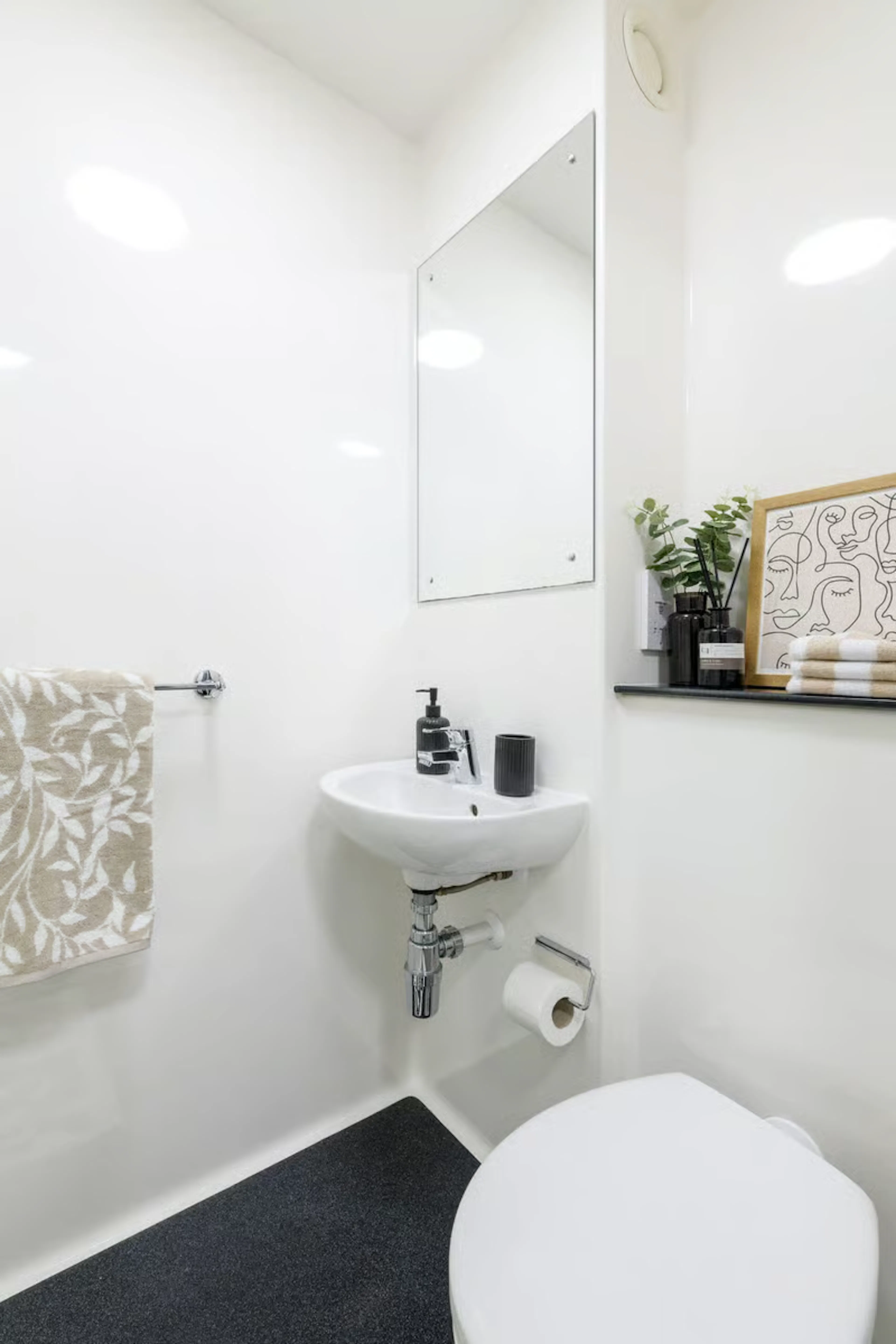 Standard Ensuite  BATHROOM 4