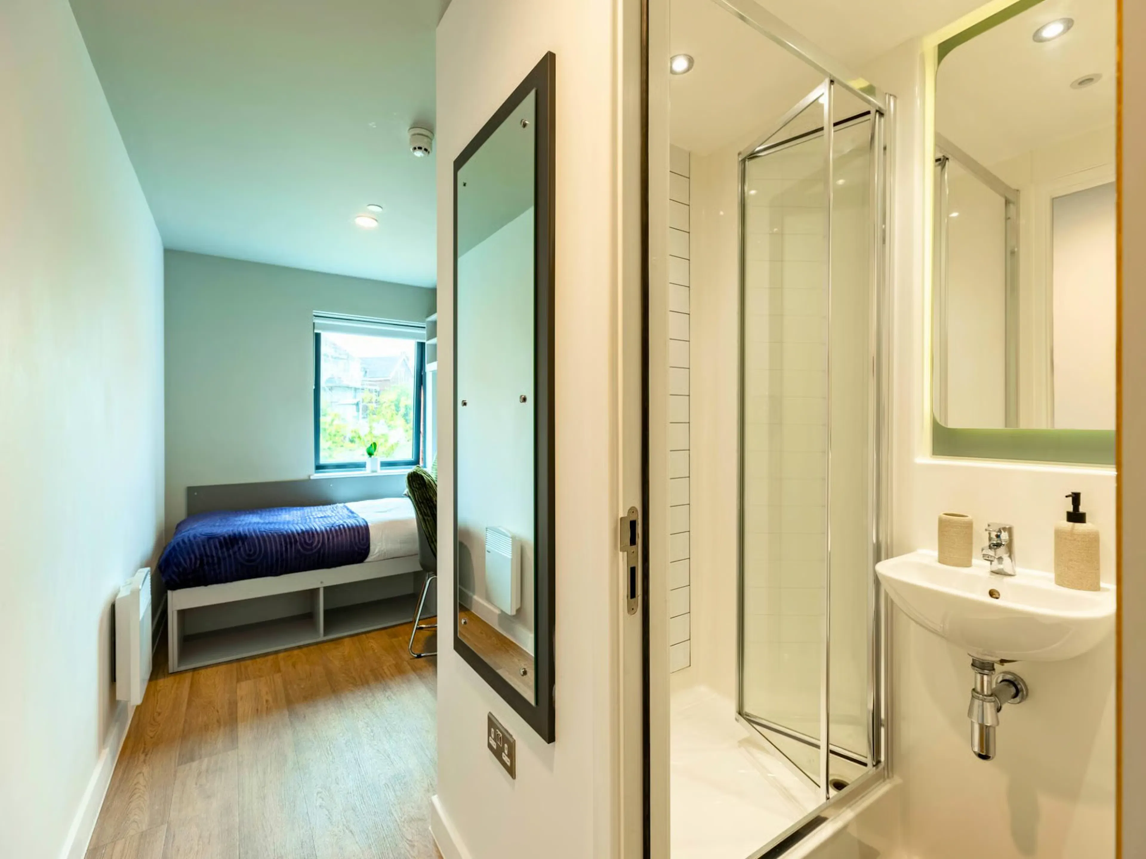 Classic Ensuite BATHROOM 2