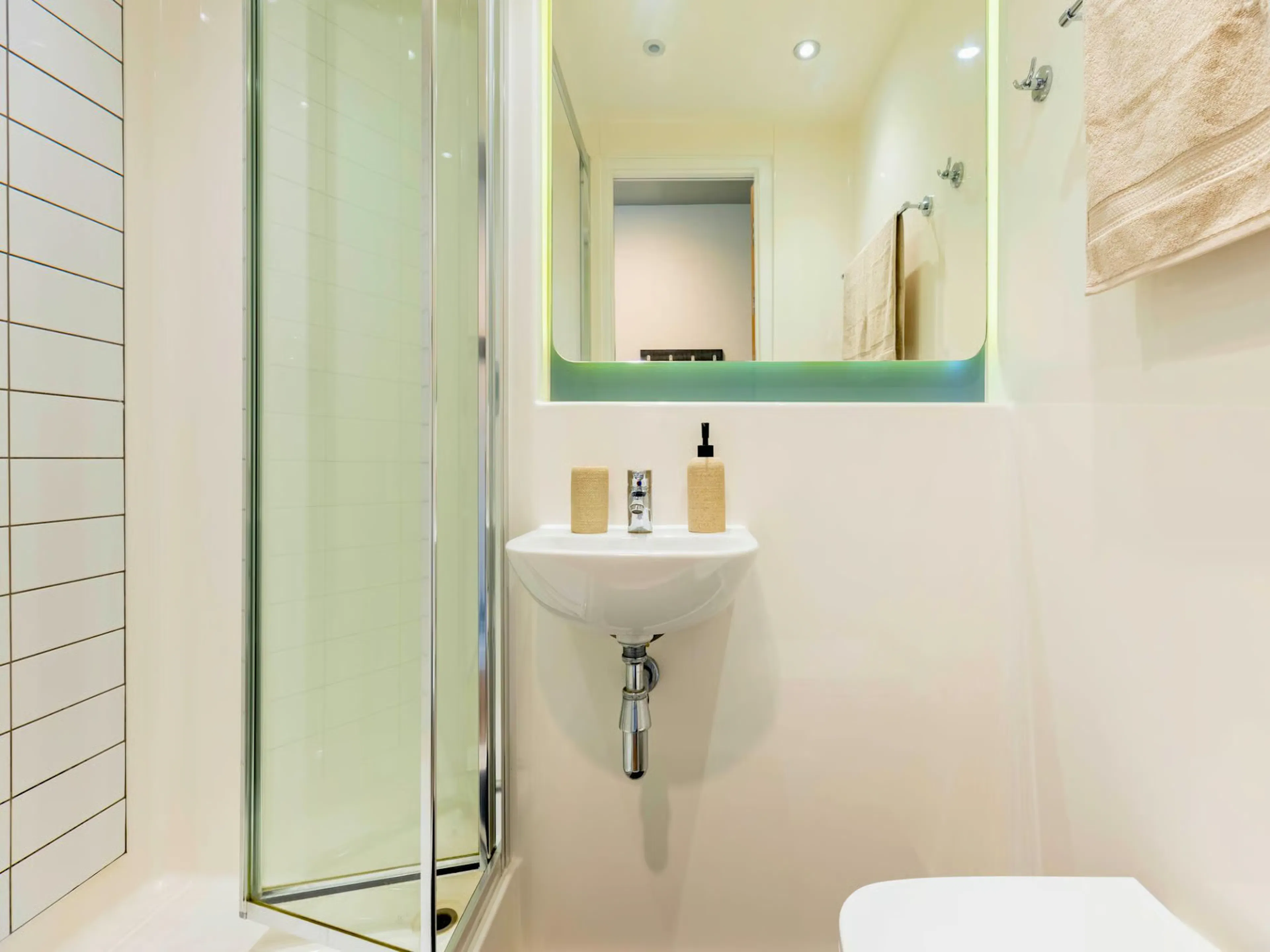 Classic Ensuite BATHROOM 3