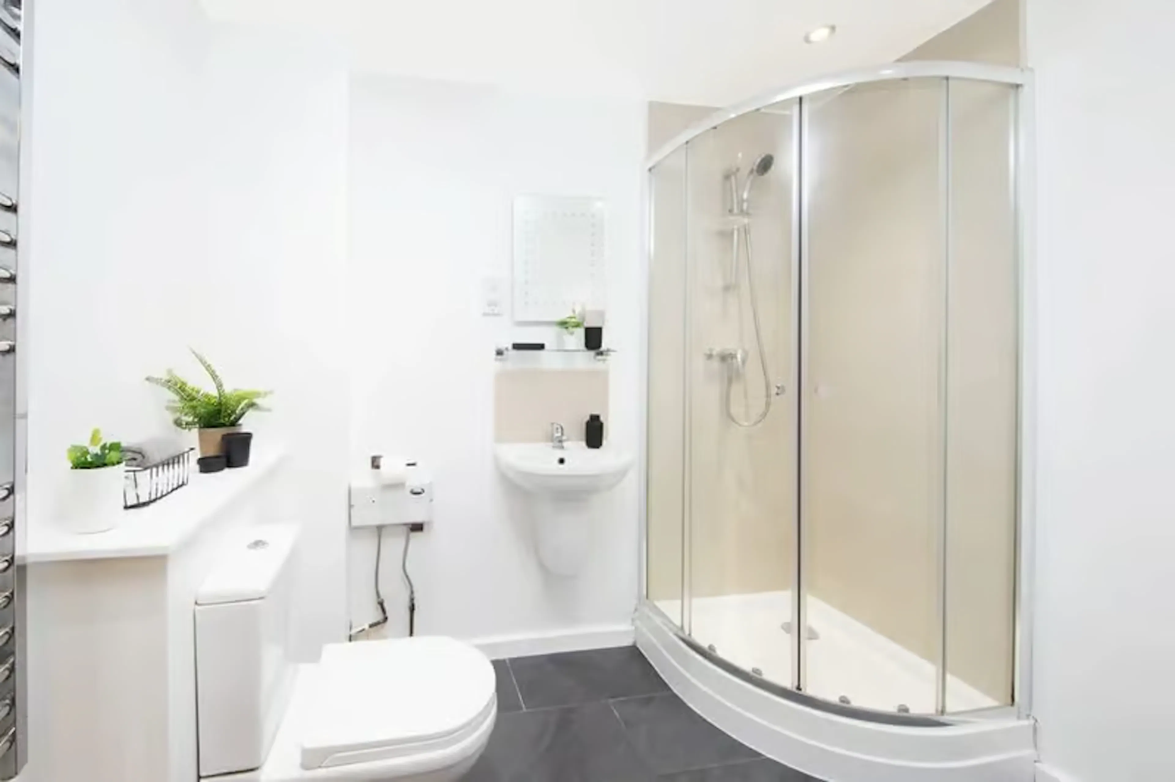 3 Bed Flat BATHROOM 4