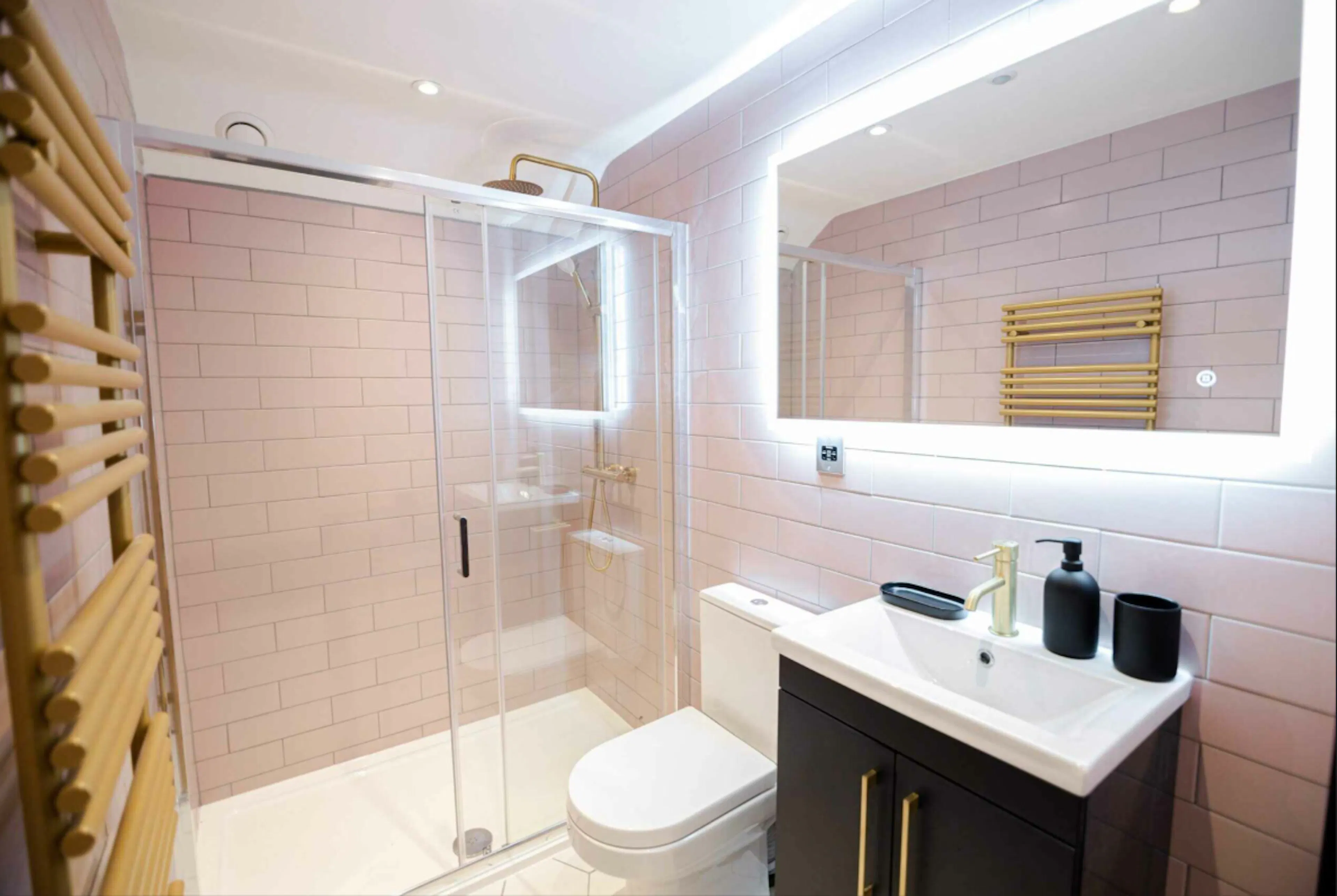 6 Bed Shared Apartment BATHROOM 2