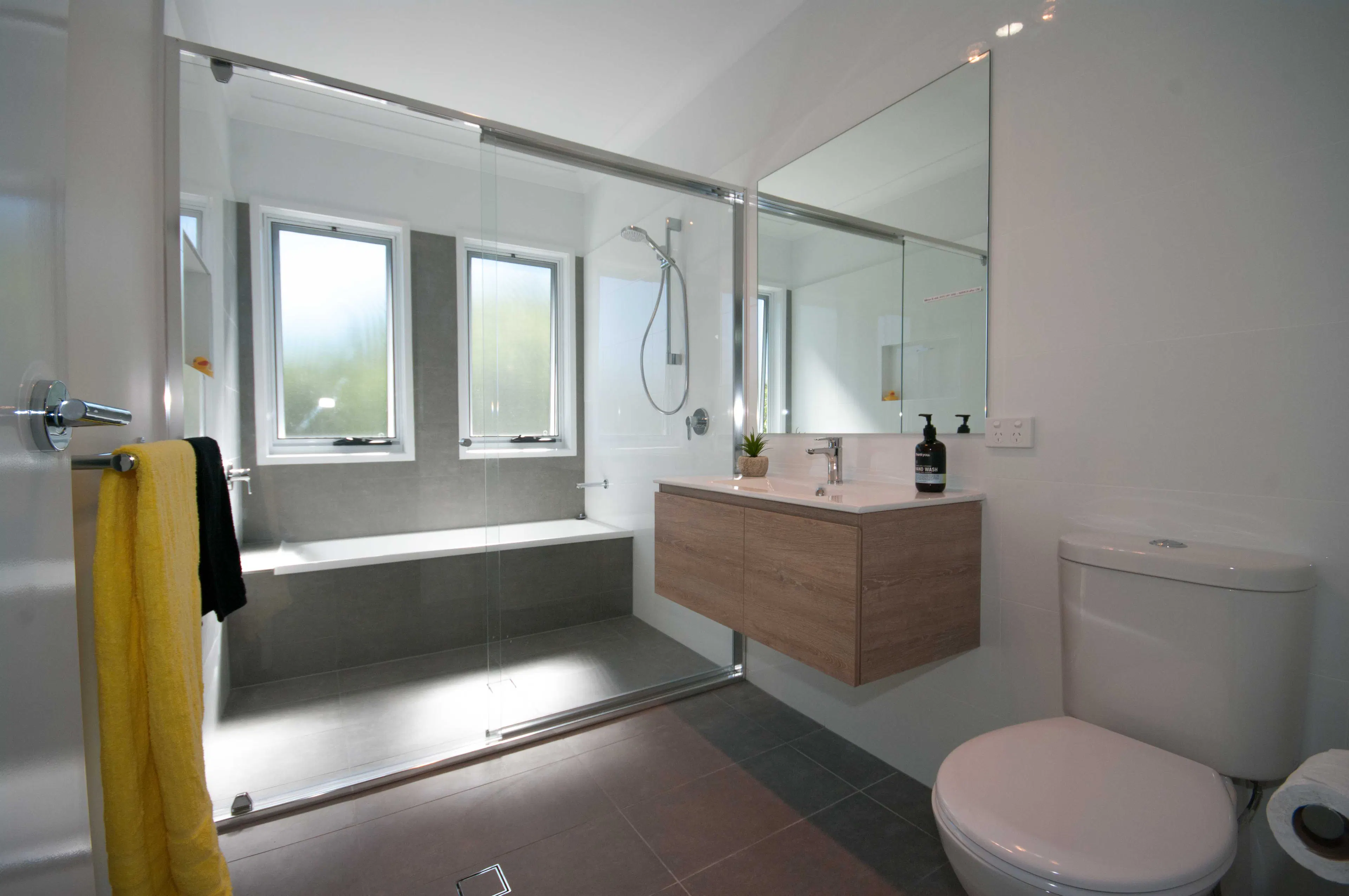 Modern Single Room + A/C BATHROOM 2