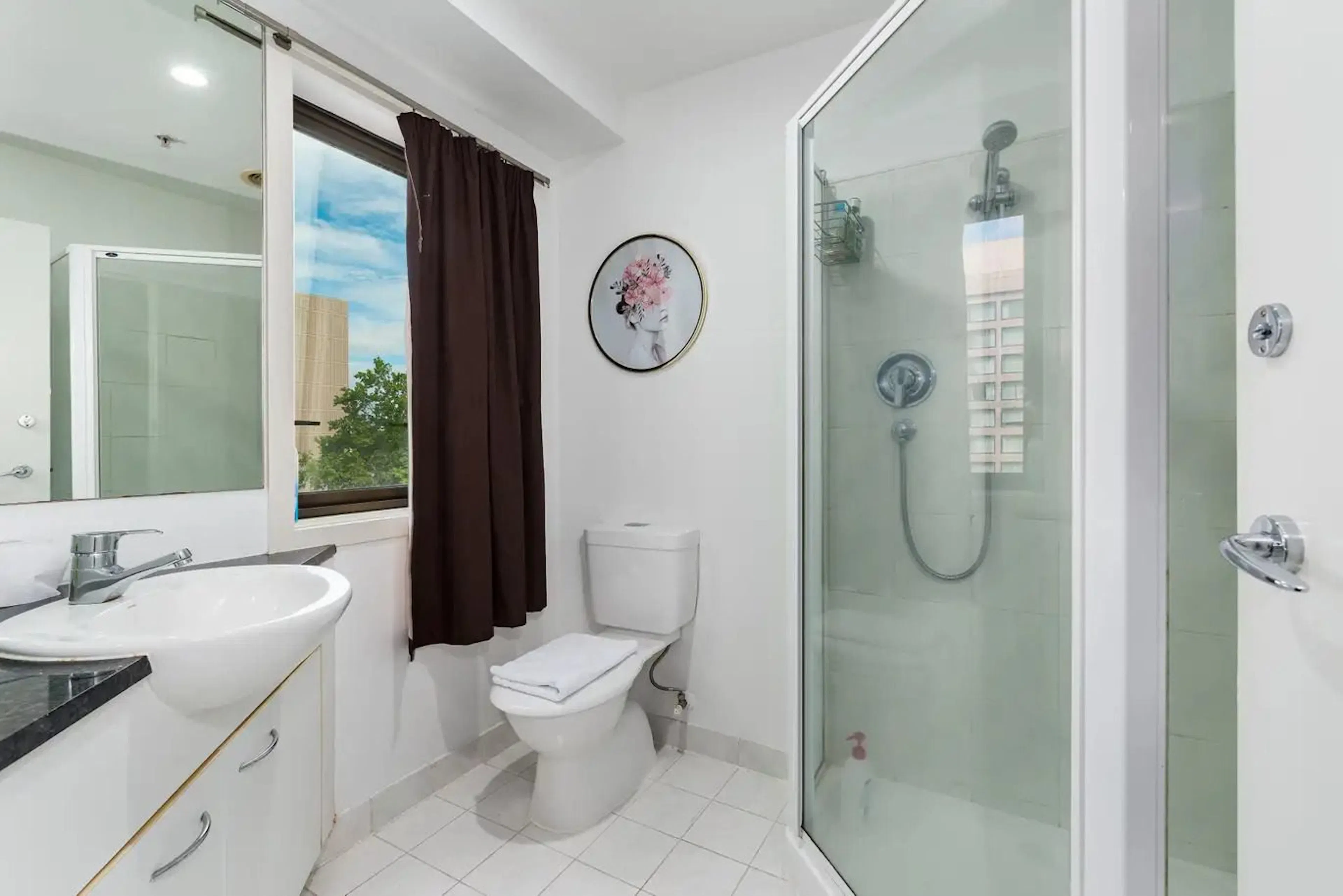 3 bedrooms & 2 bathrooms BATHROOM 4