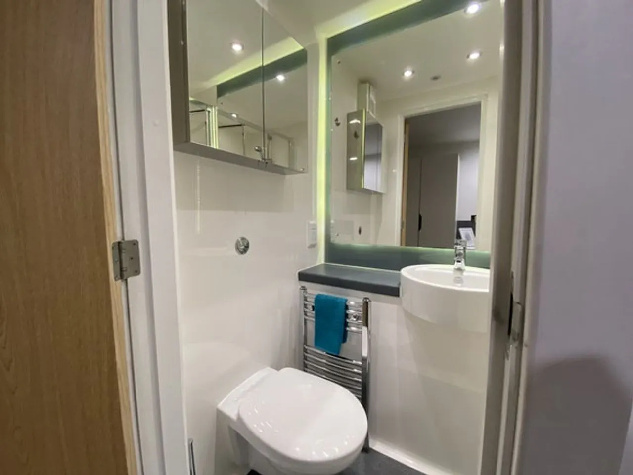 Studio-Bronze BATHROOM 4