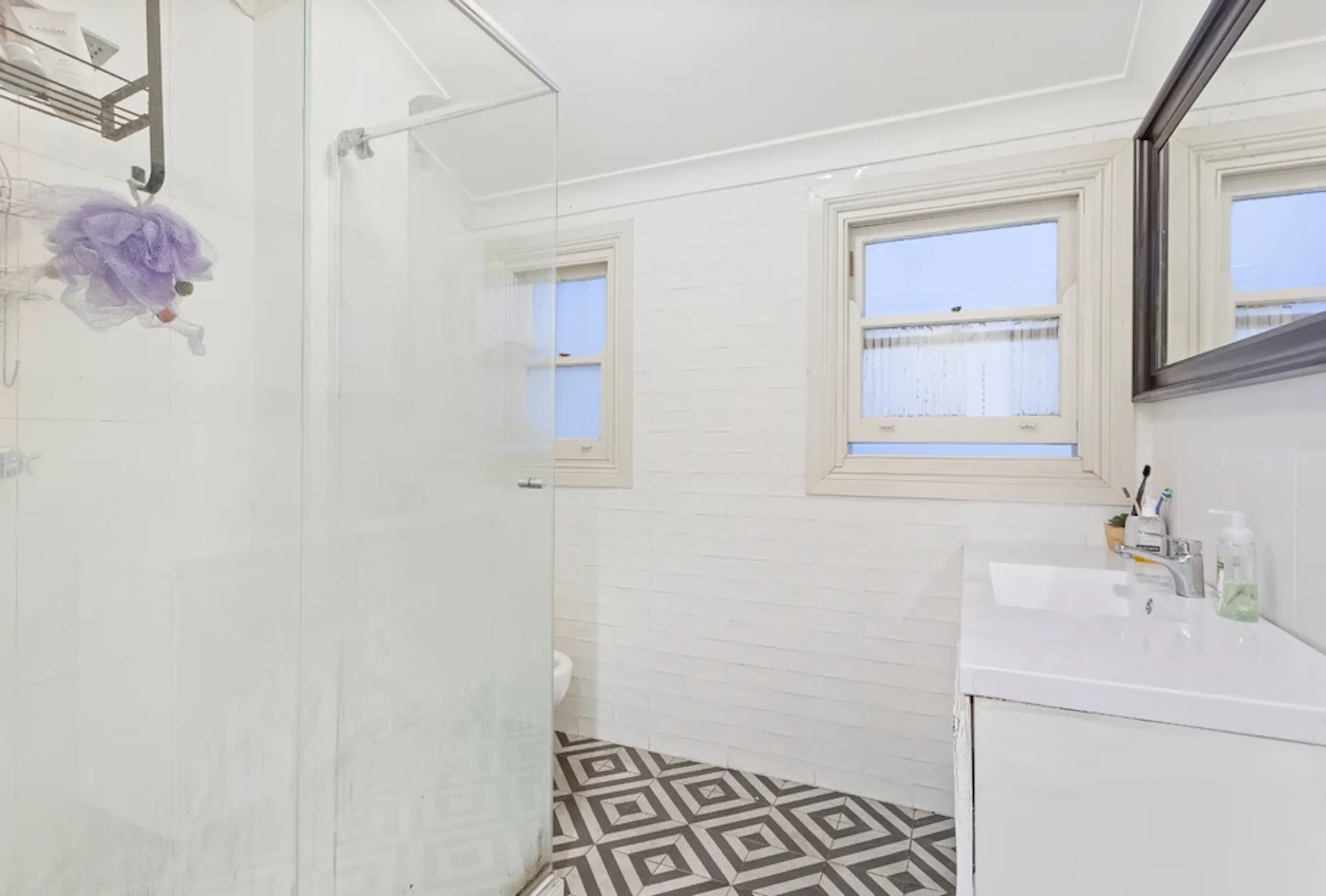 Room 2 (Ensuite) BATHROOM 1