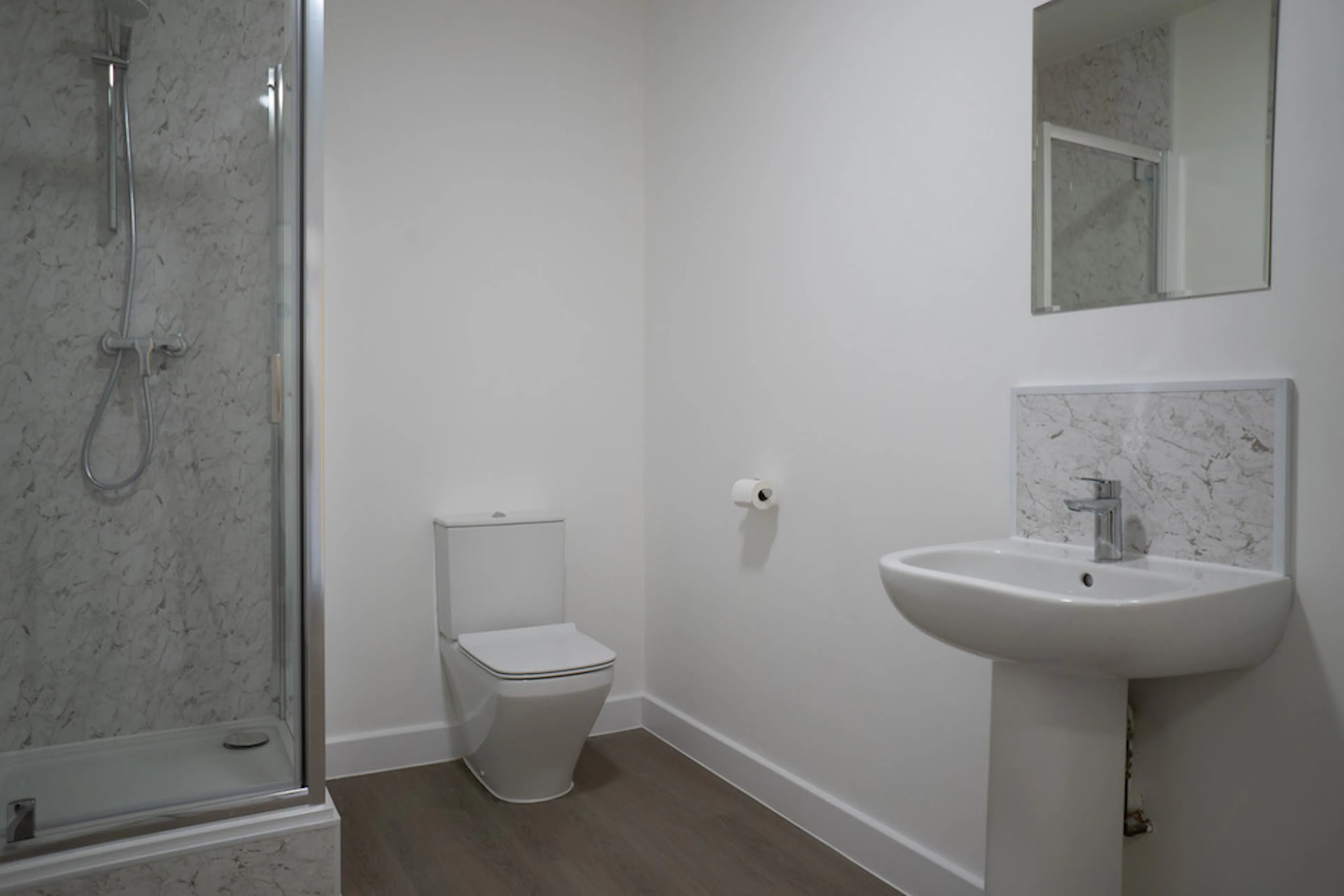 12 Bedroom Apartment BATHROOM 2