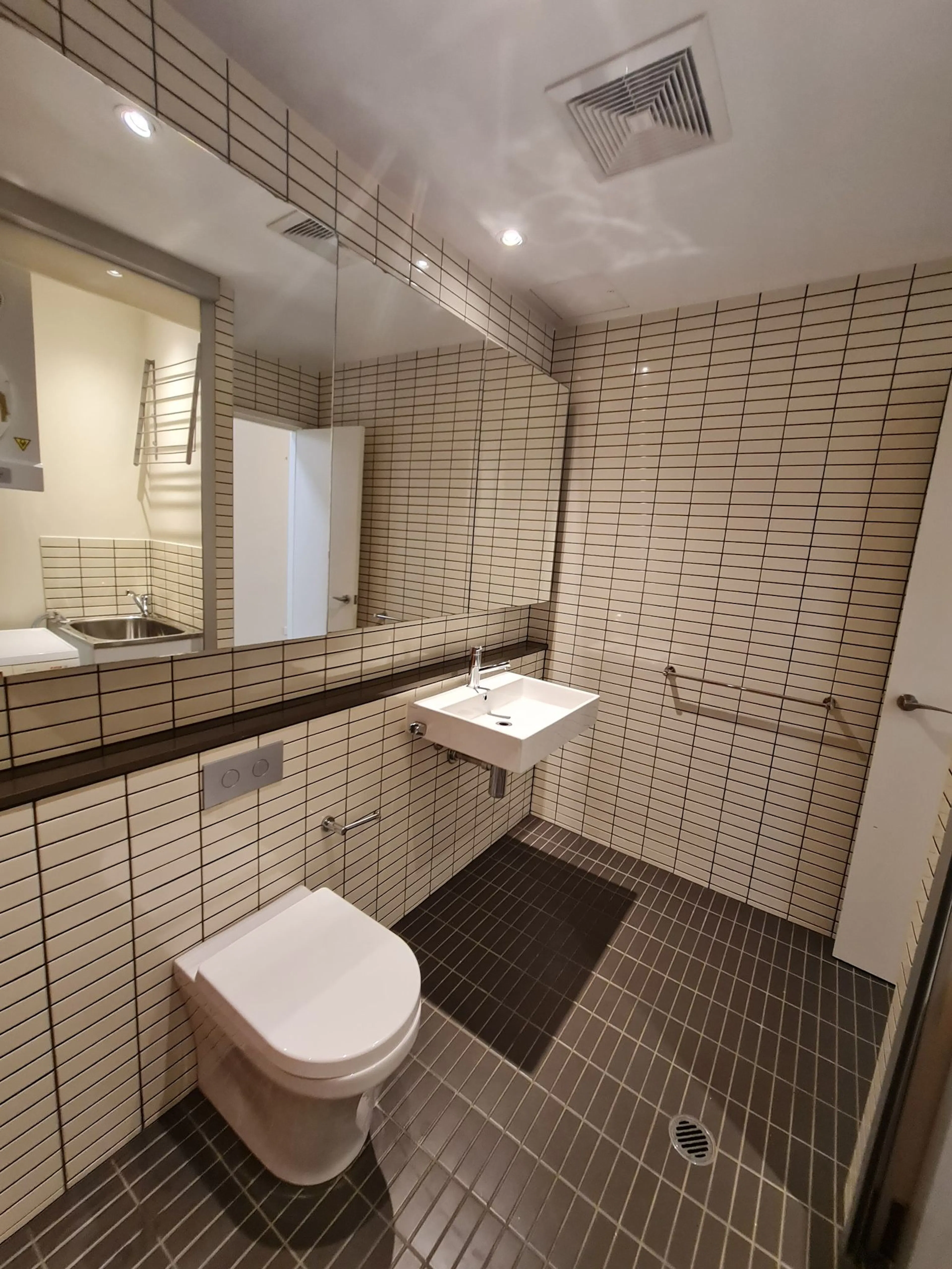 1 Bedroom Unit BATHROOM 3