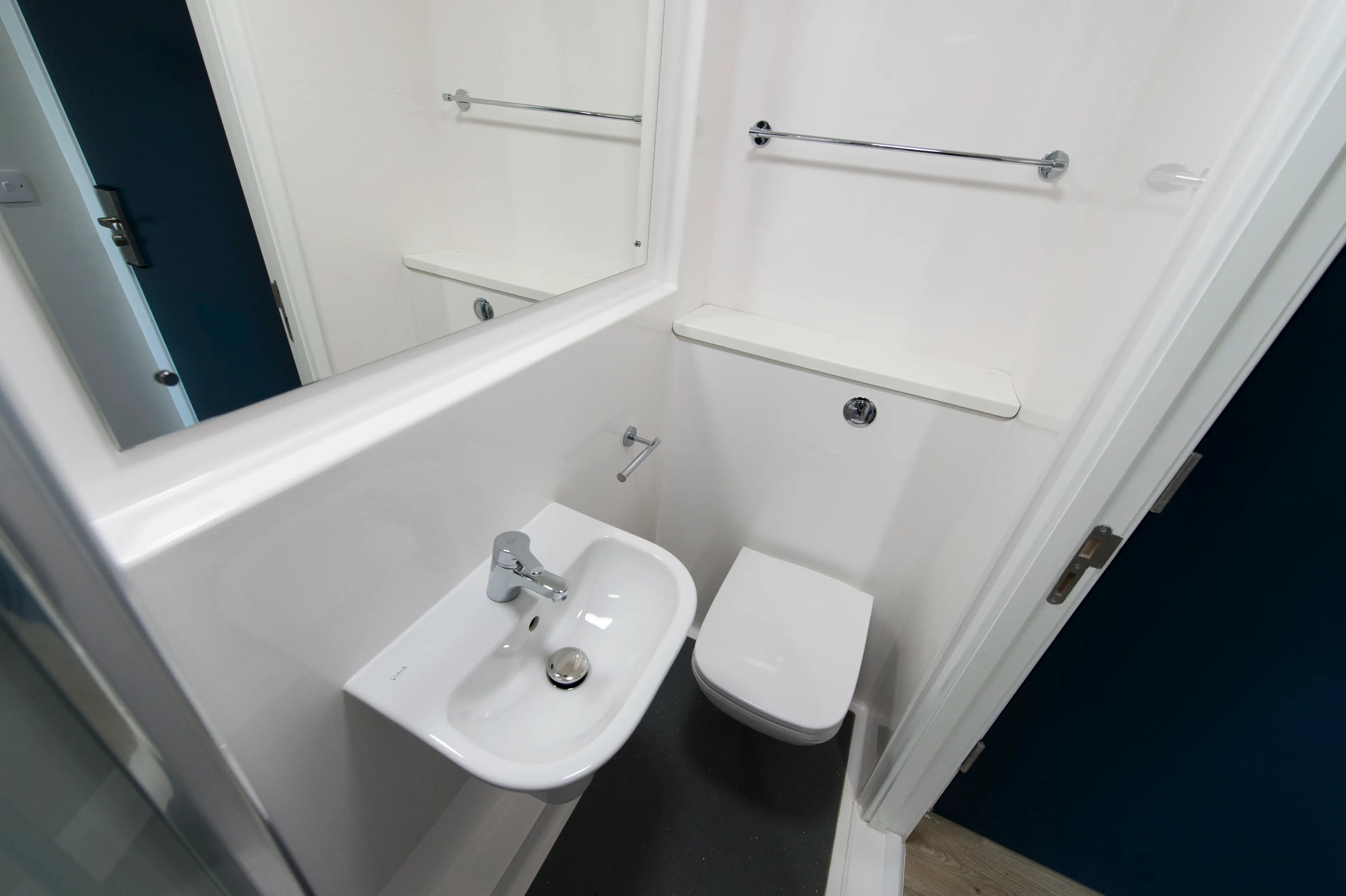Bronze Two Bedroom Apartment BATHROOM 4