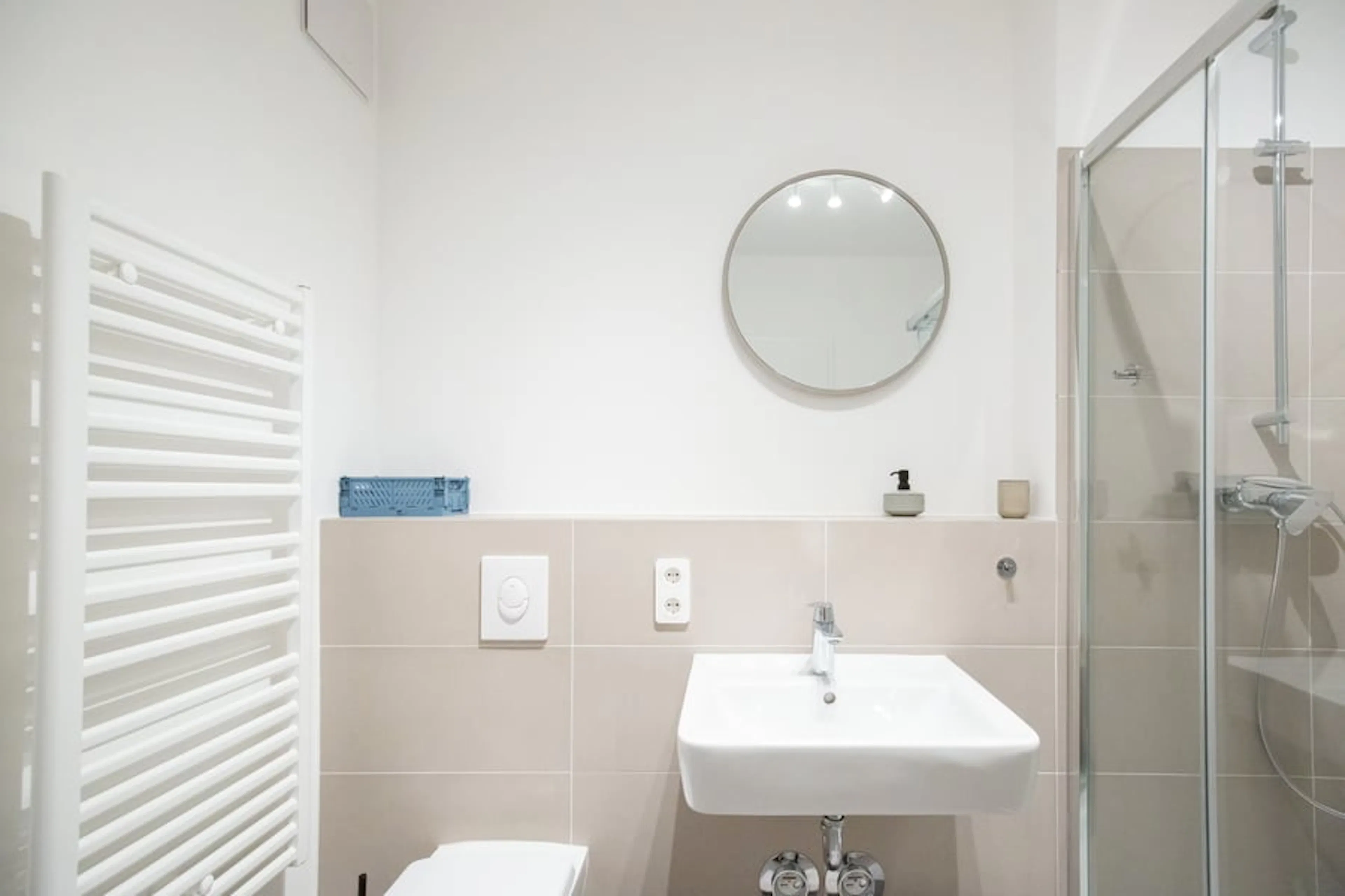 1 Bedroom Apartment BATHROOM 4