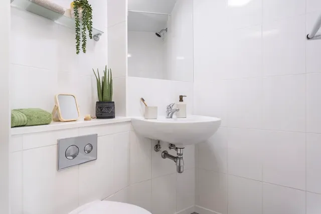 wellington-st-plaza-newcastle-Ensuite Extra Large Highest Double