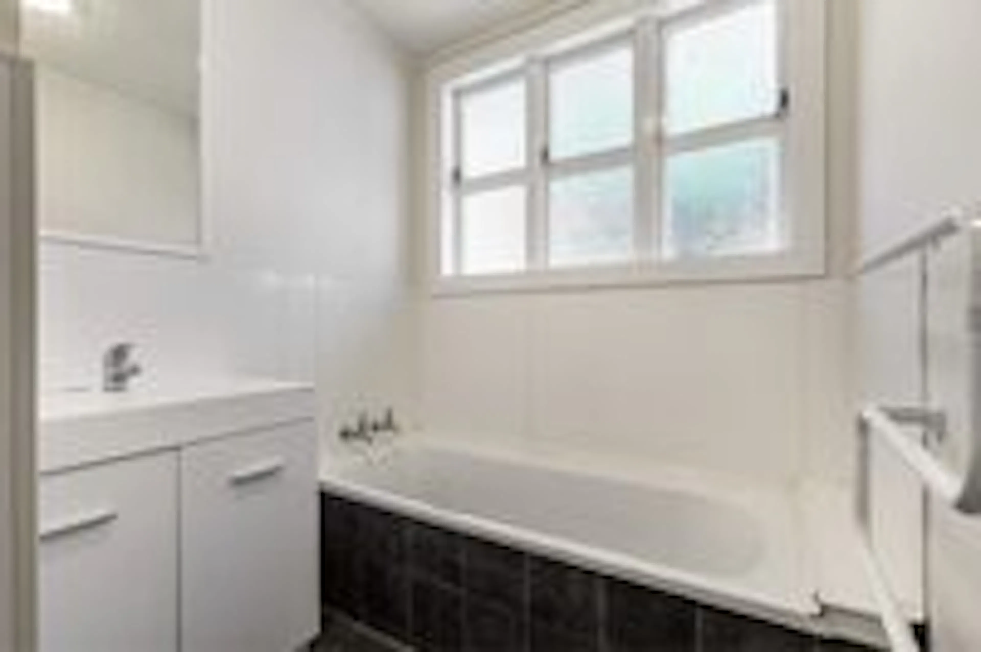 Room-1B (7 Bed, 3 Bath) BATHROOM 4