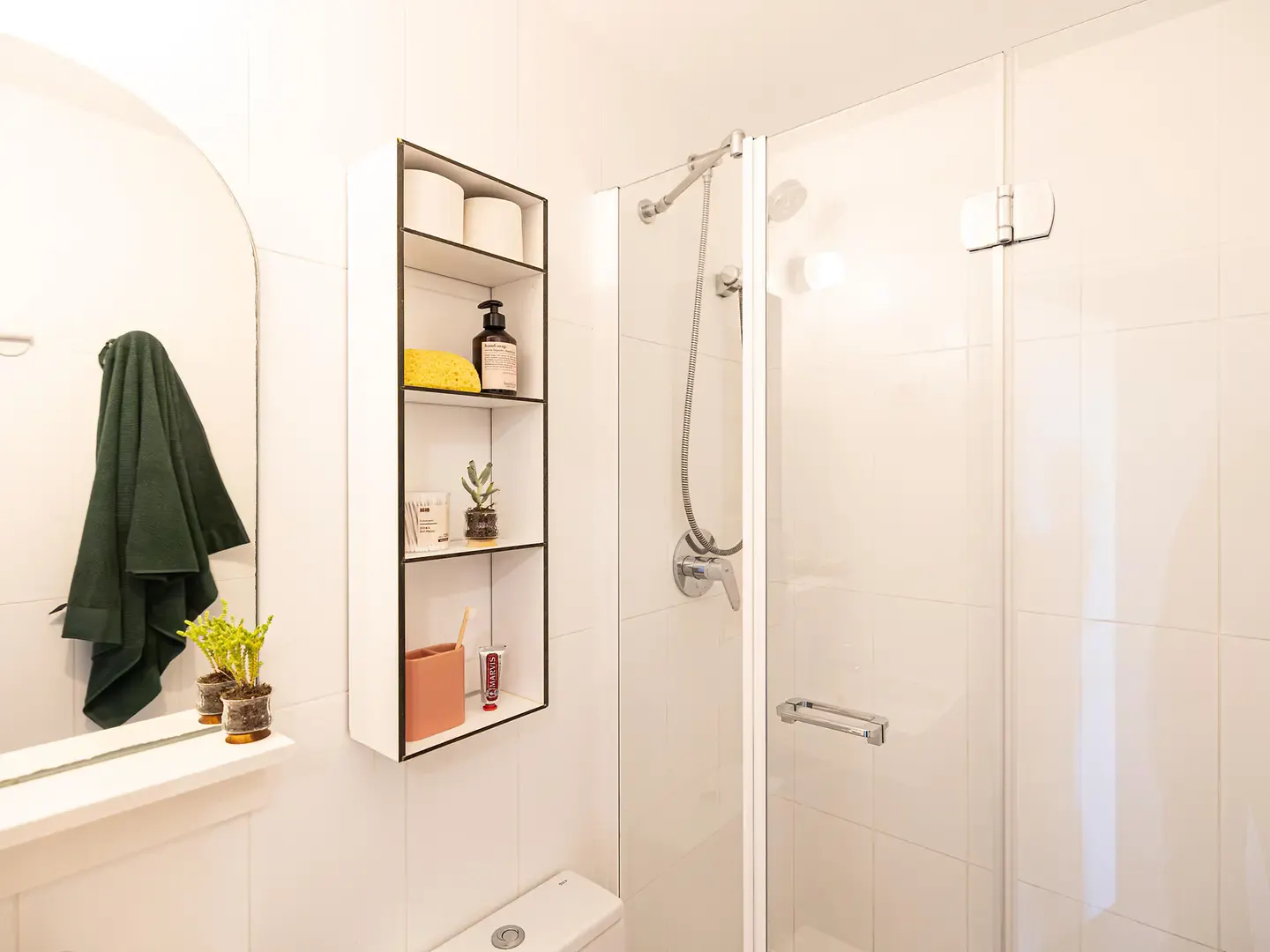 Single Ensuite Room BATHROOM 4