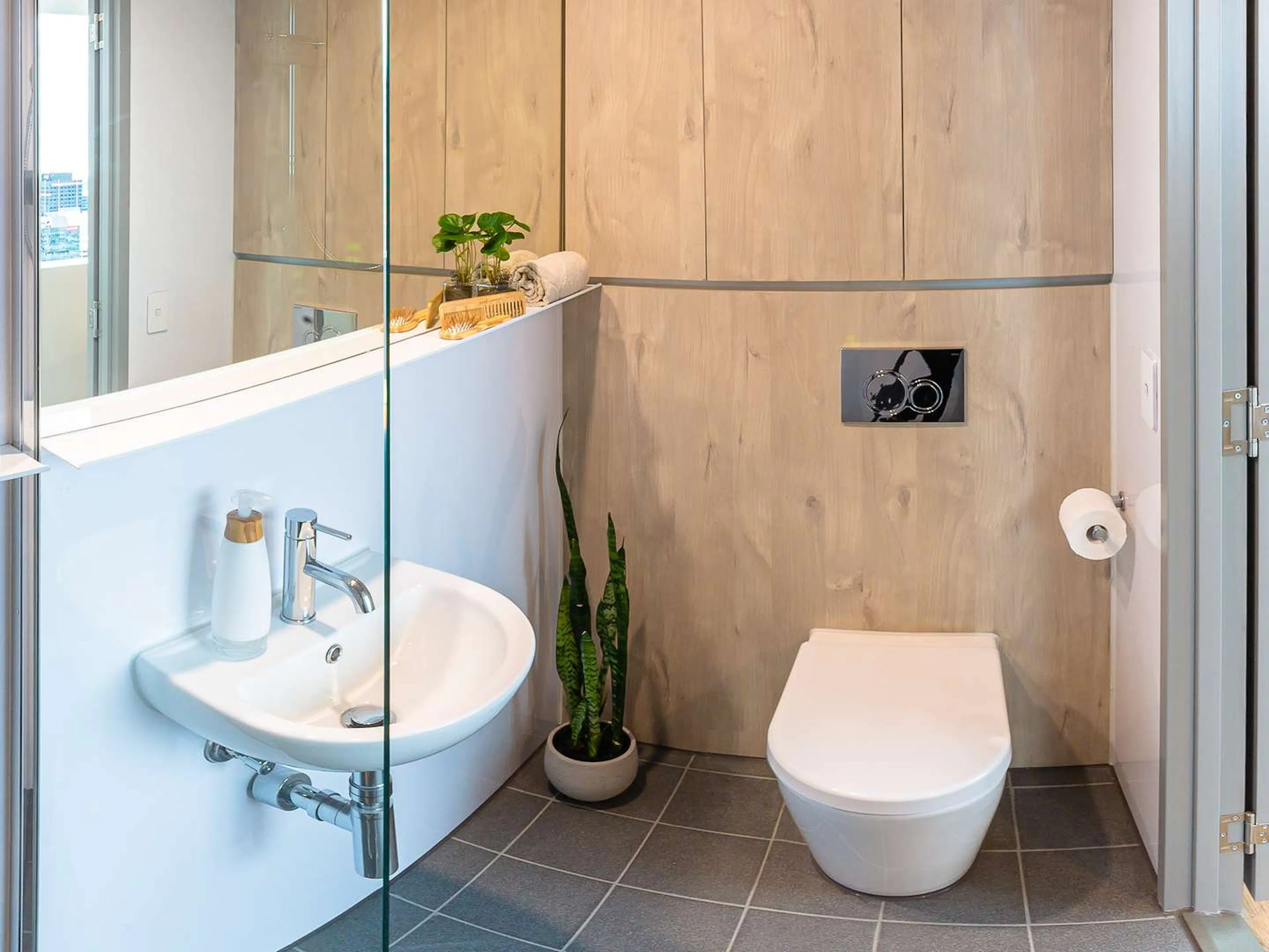 4 Bedroom Shared Apartments BATHROOM 3