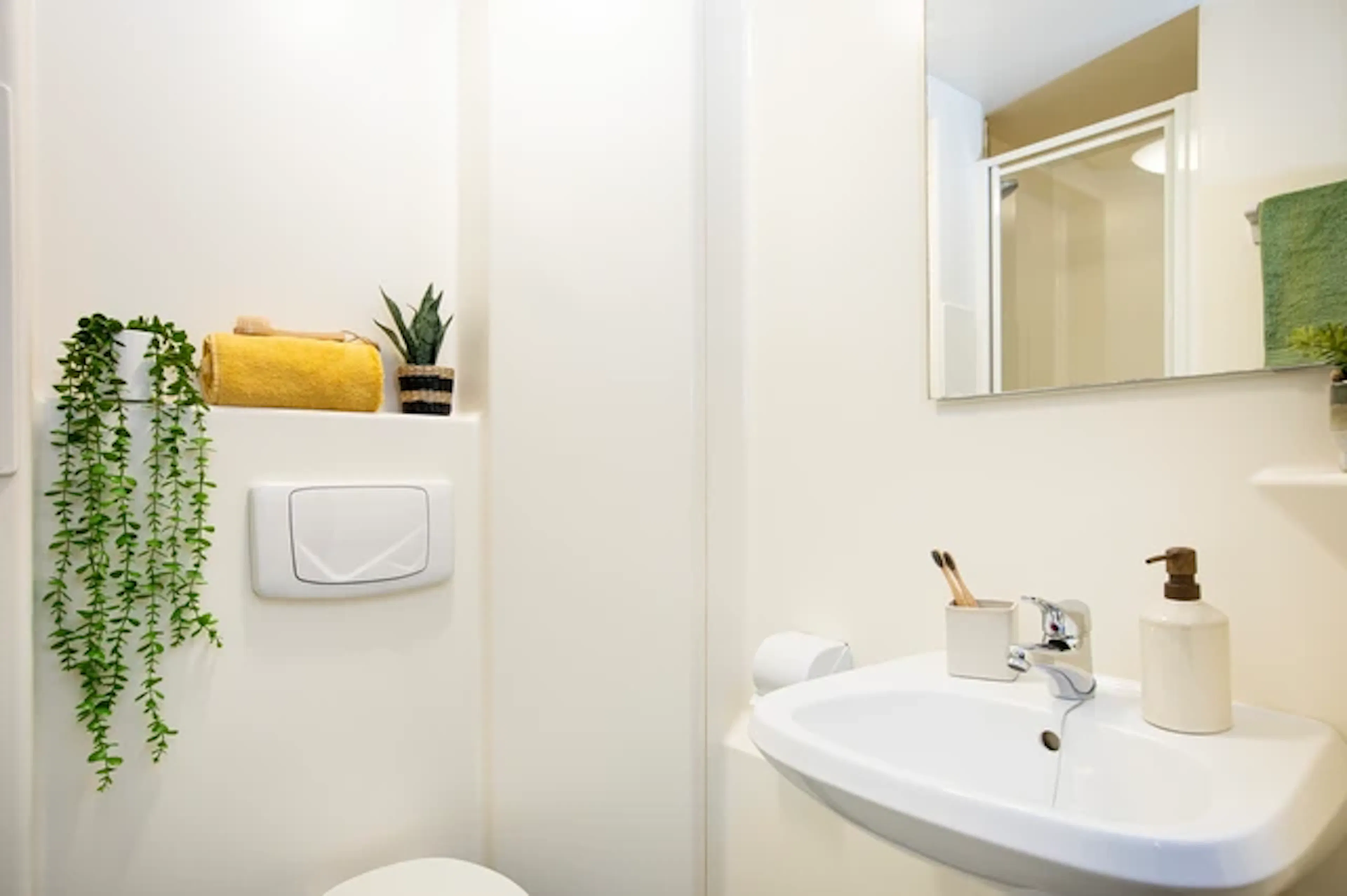 Studio Large High Double BATHROOM 3