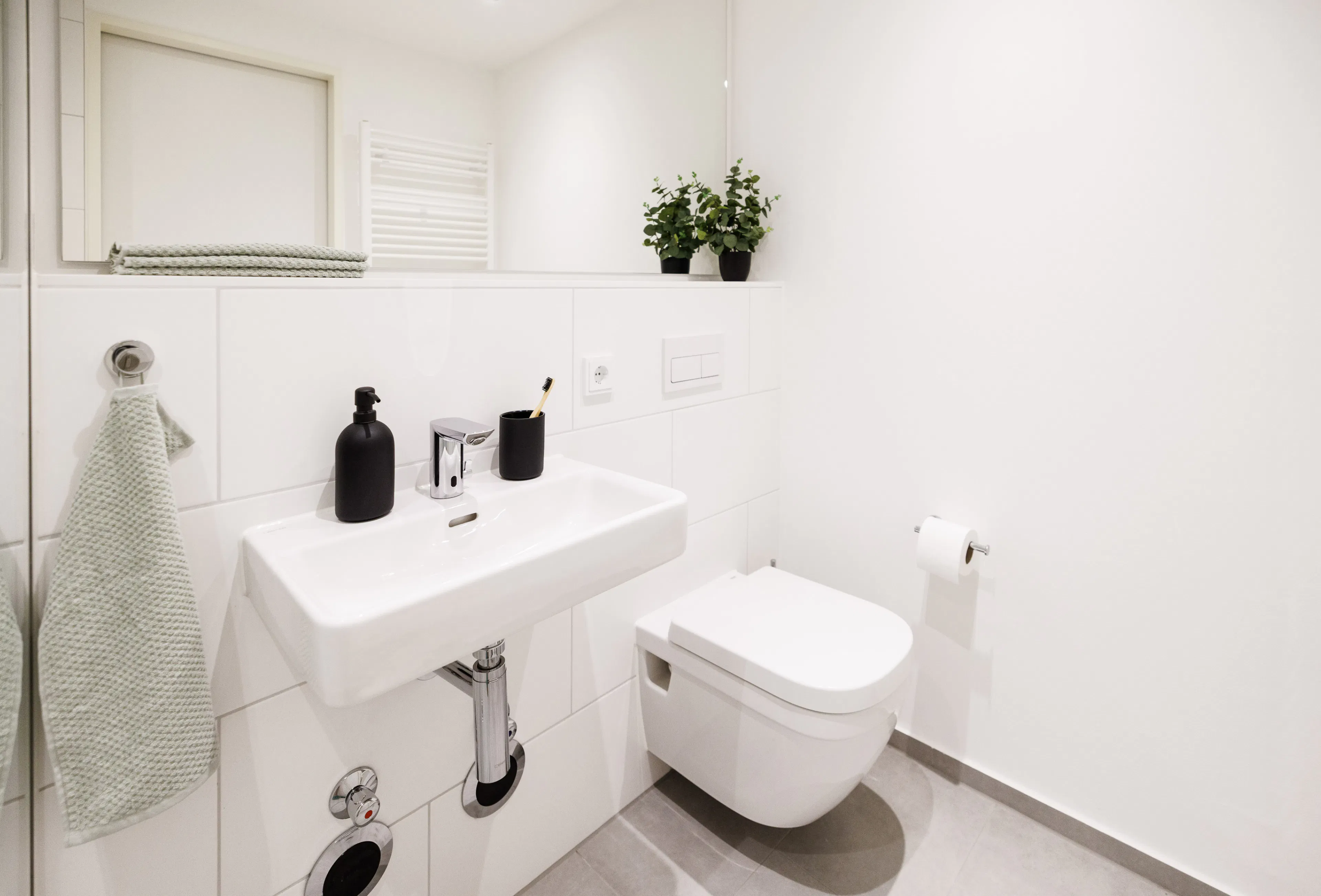 XS Single Studio BATHROOM 2
