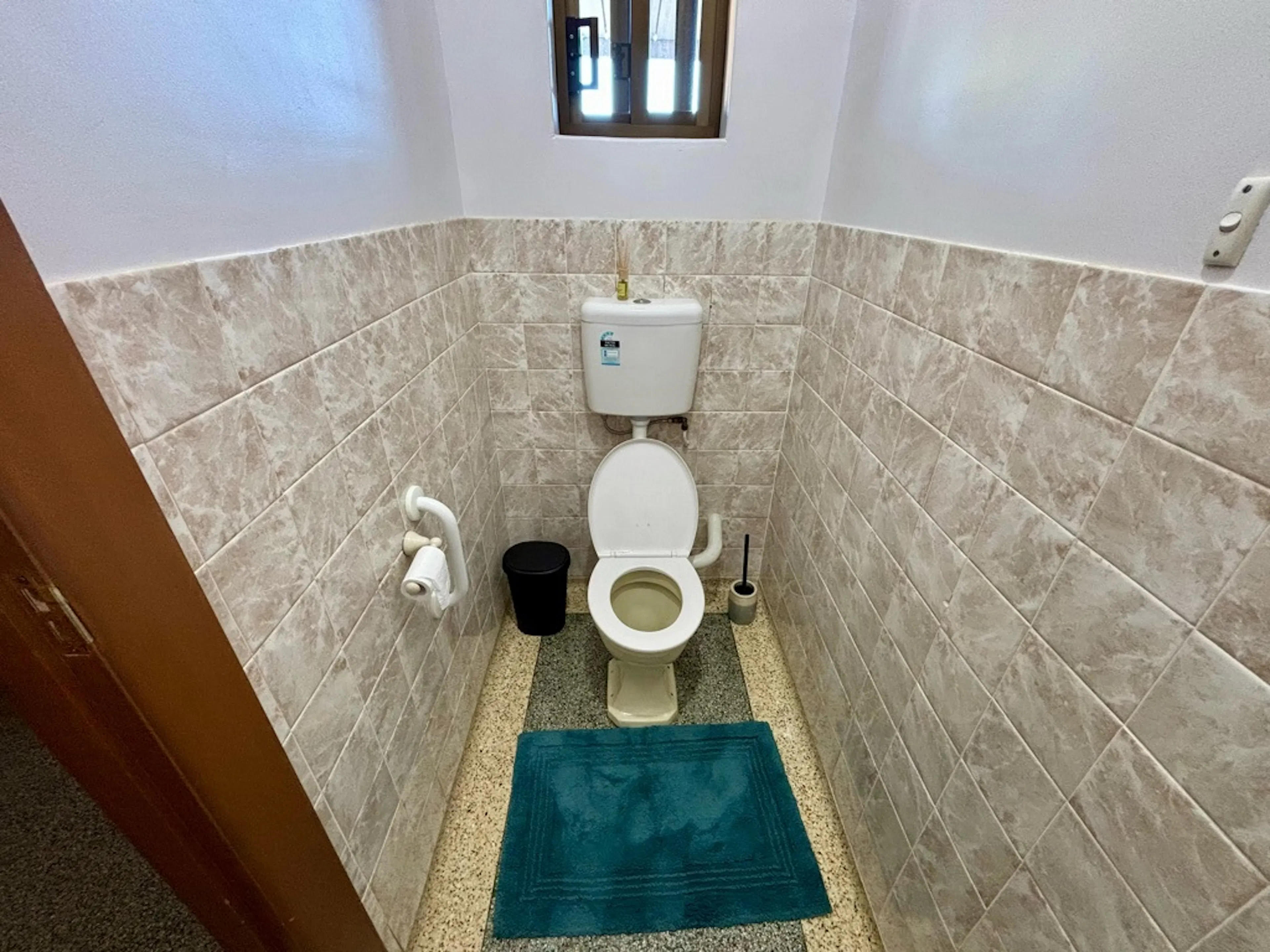 Room 7 BATHROOM 3