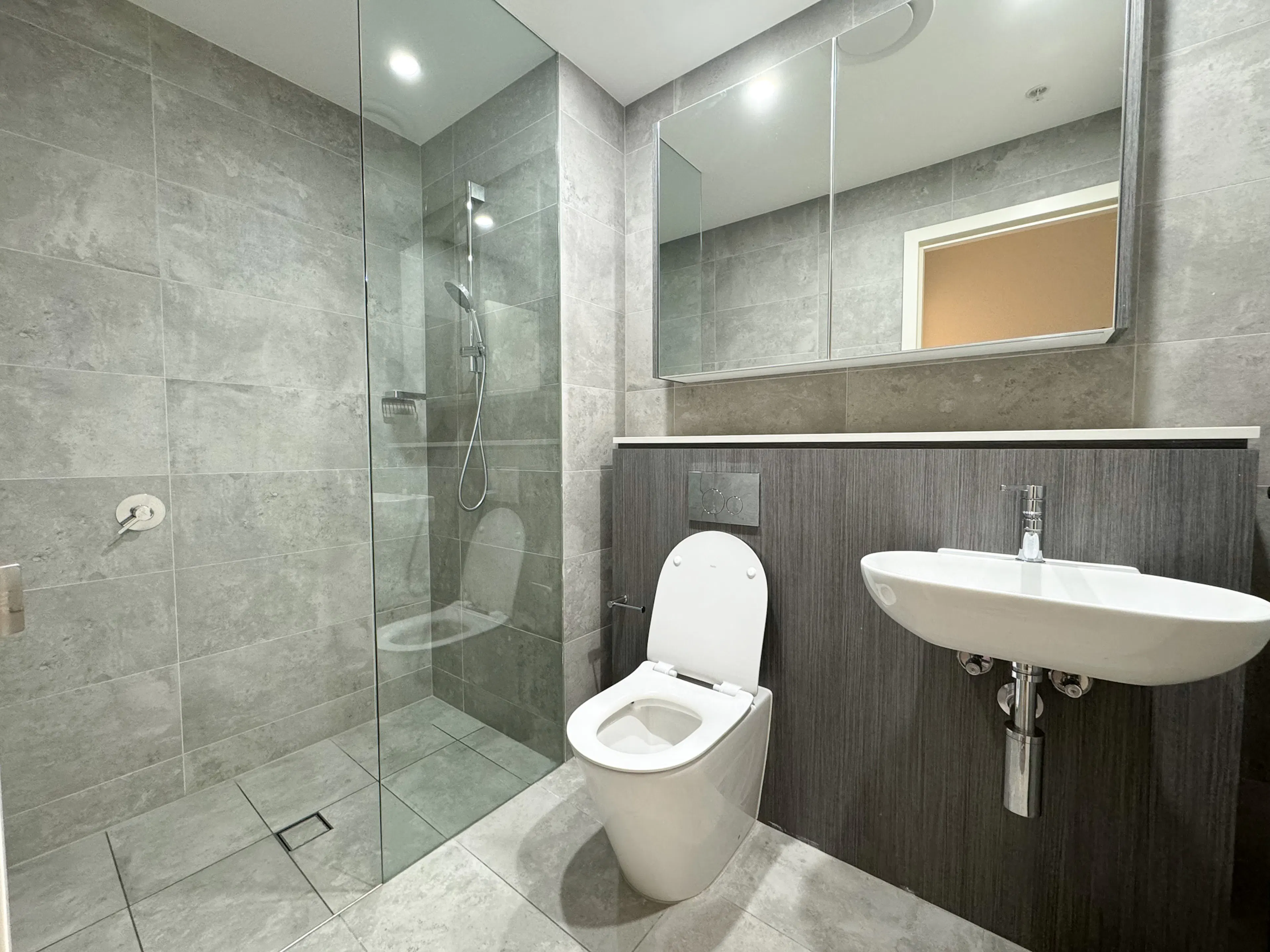 2 Bedroom Apartment BATHROOM 3