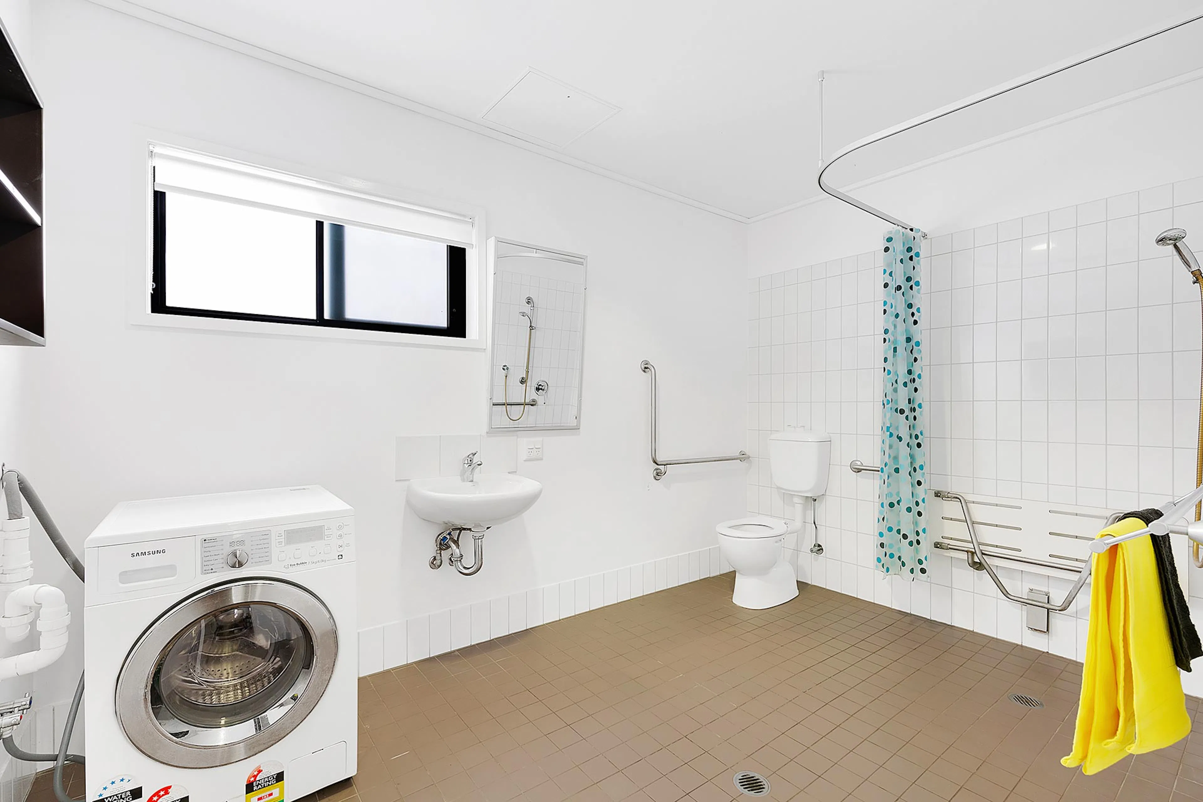 Large + PWD Rooms BATHROOM 4