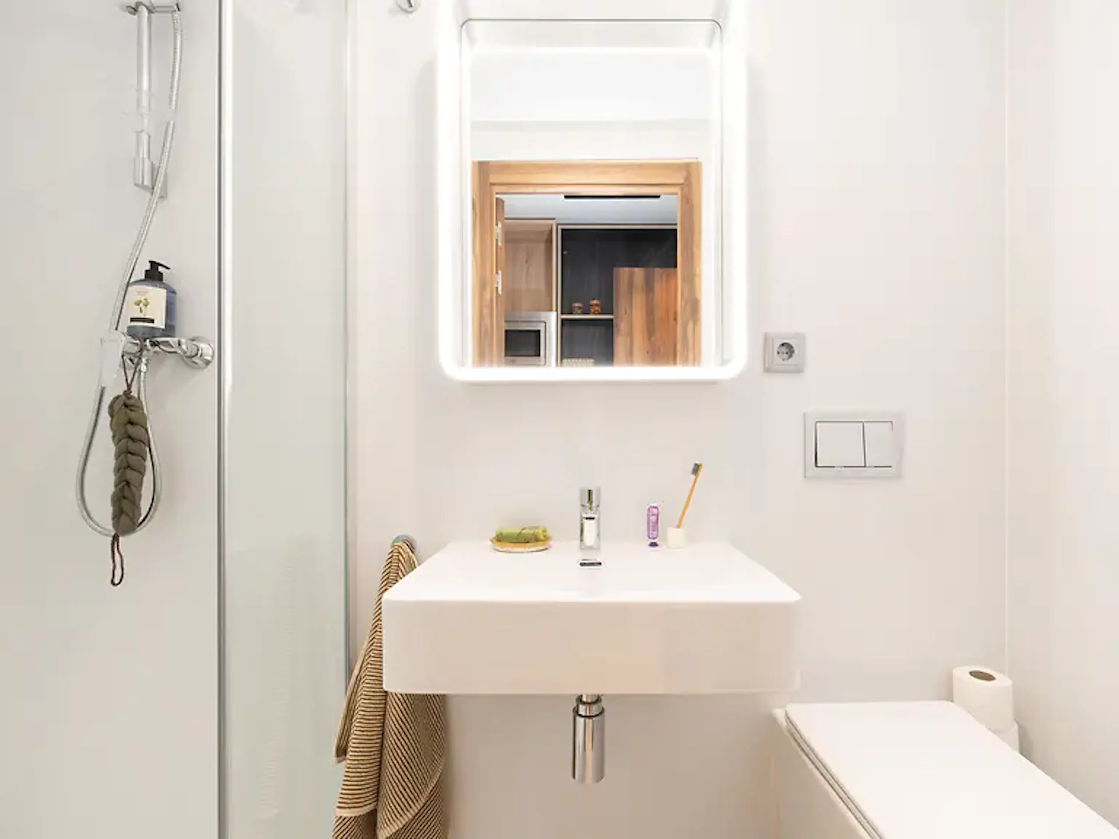 Double Room BATHROOM 2