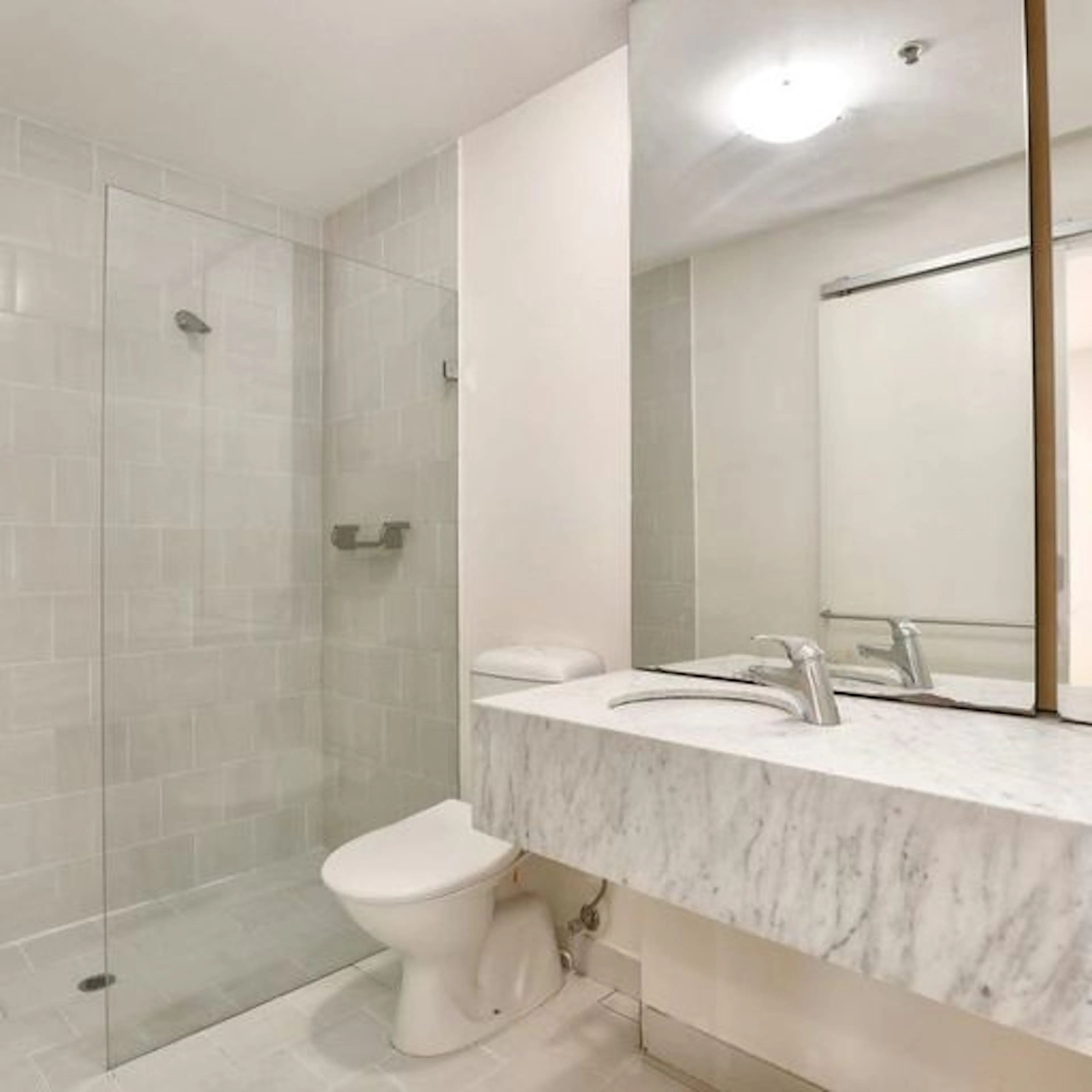 Apartment 2205 BATHROOM 1